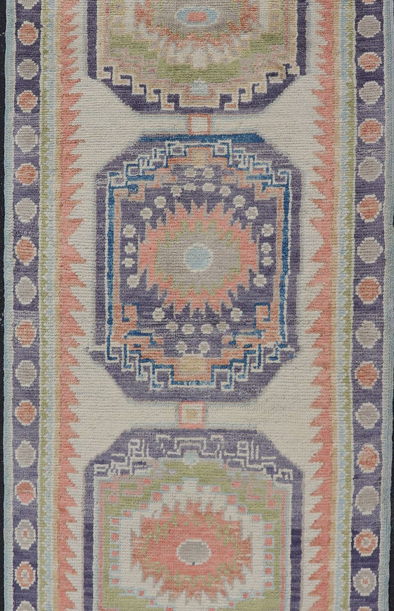 Turkish Hand Knotted Oushak Runner with Medallion Design with Multicolor Turkish Oushak Runner, Keivan Woven Arts / rug EN - P13642, country of origin / type: Turkey / Oushak. Measures: 2'11 x 9'8. - Keivan Woven ArtsEN - P13642 - 17892Rug