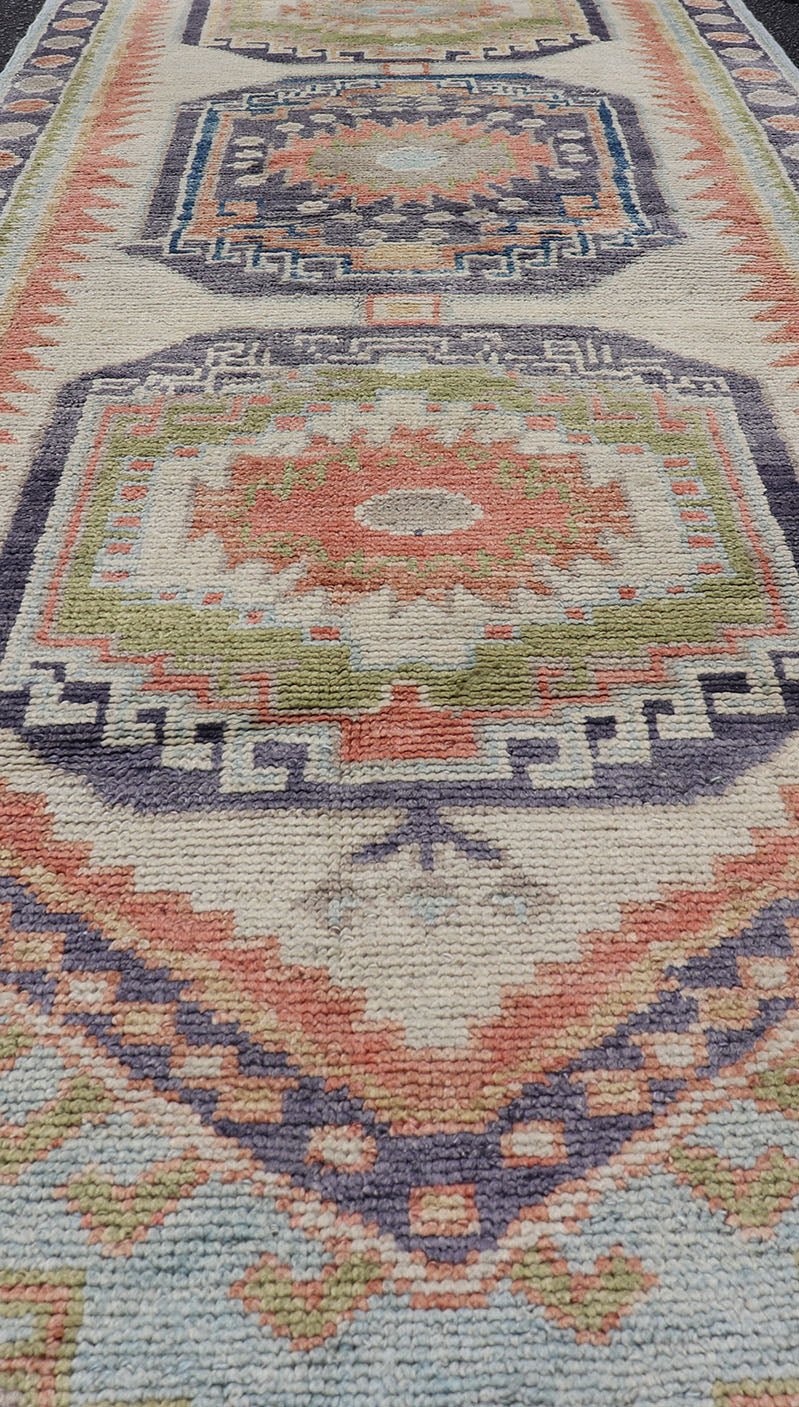 Turkish Hand Knotted Oushak Runner with Medallion Design with Multicolor Turkish Oushak Runner, Keivan Woven Arts / rug EN - P13642, country of origin / type: Turkey / Oushak. Measures: 2'11 x 9'8. - Keivan Woven ArtsEN - P13642 - 17892Rug