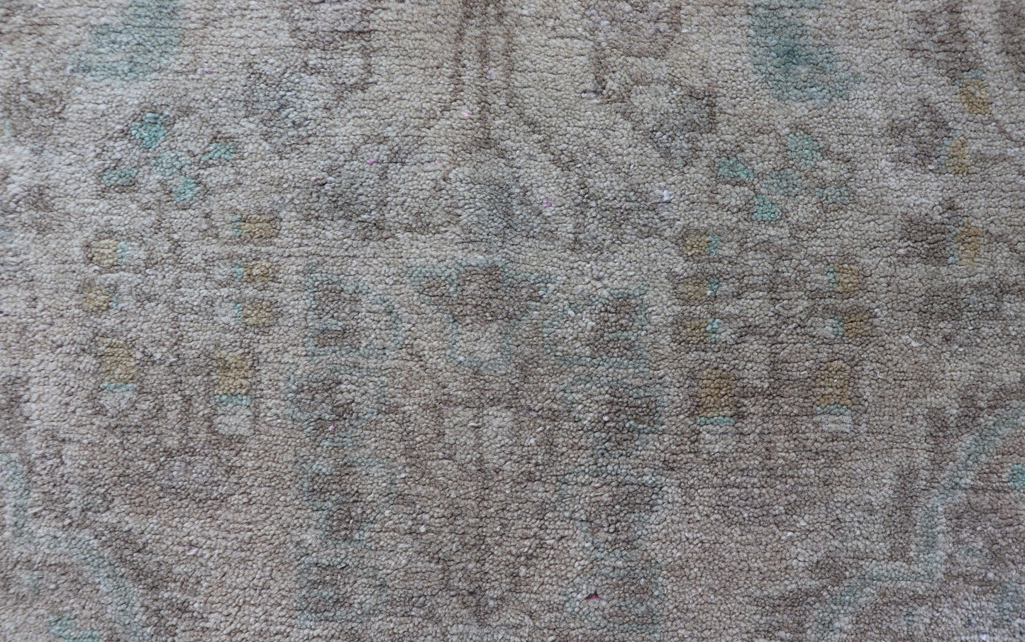 Neutral and Earth Tone Vintage Persian Lilihan Rug With Medallion in Taupe Keivan Woven Arts - Vintage Persian Lilihan rug with center medallion in neutral tones, rug H - 102 - 47, country of origin / type: Iran / Lilihan, circa 1950 This spectacu... - Keivan Woven ArtsH - 102 - 47 - 1793Rug