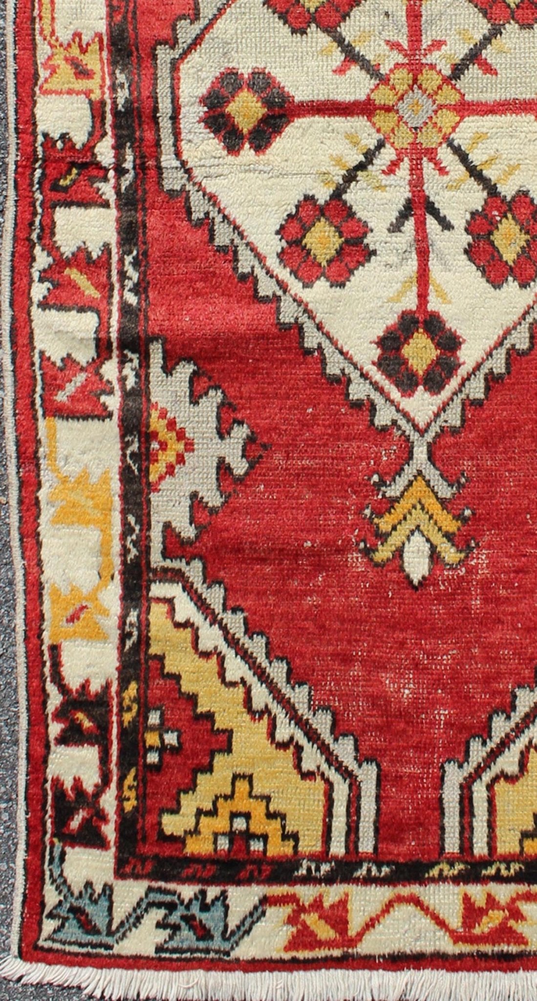 1930s Tribal Medallion Vintage Turkish Oushak Rug in Red, Brown, Gray, Yellow 1930s Tribal Medallion Vintage Turkish Oushak Rug in Red, Brown, Gray, Yellow, rug h - 602 - 21, country of origin / type: Turkey / Oushak, circa 1930 This vintage ... - Keivan Woven ArtsH - 602 - 21 - 2303Rug