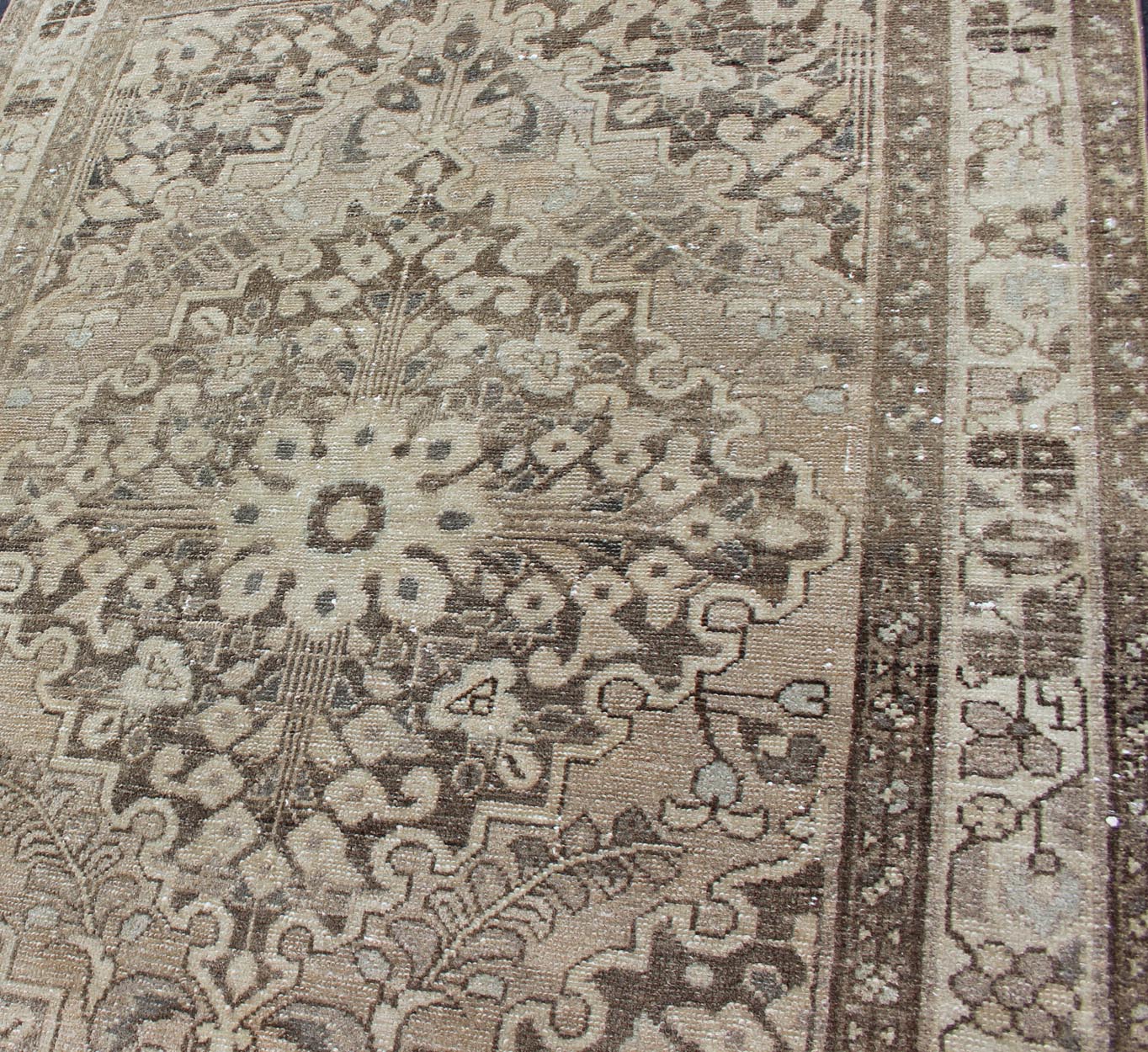 Earth Tone and Neutral Tone Vintage Persian Lilihan Rug with Medallion Vintage Persian Lilihan rug with center medallion in neutral tones, Keivan Woven Arts / rug h - 711 - 39, country of origin / type: Iran / Lilihan, circa 1950 This spectacula... - Keivan Woven ArtsH - 711 - 39 - 1297Rug