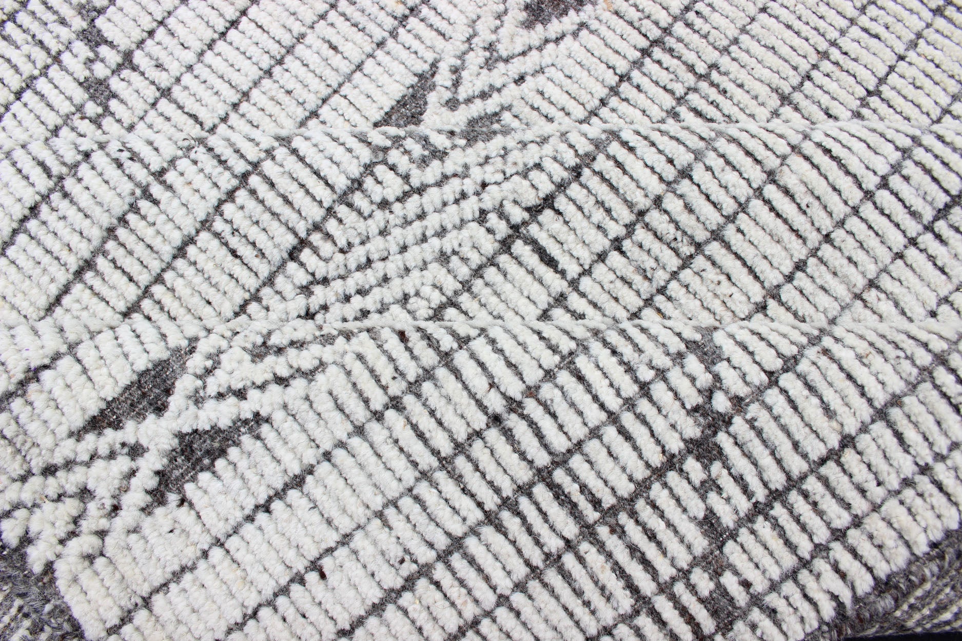 Modern Geometric Gray and Charcoal Indian Hand - Knotted Wool Rug Measures 8'3 x 10'0 Country of Origin: India; Type: Modern, Modern Casual; Design: Geometric, Abstract, Tribal; Keivan Woven Arts: rug IN - ILM - 1466 - CO - 0063; Modern Geome... - Keivan Woven ArtsIN - ILM - 1466 - CO - 0063 - 19 - 13476Rug