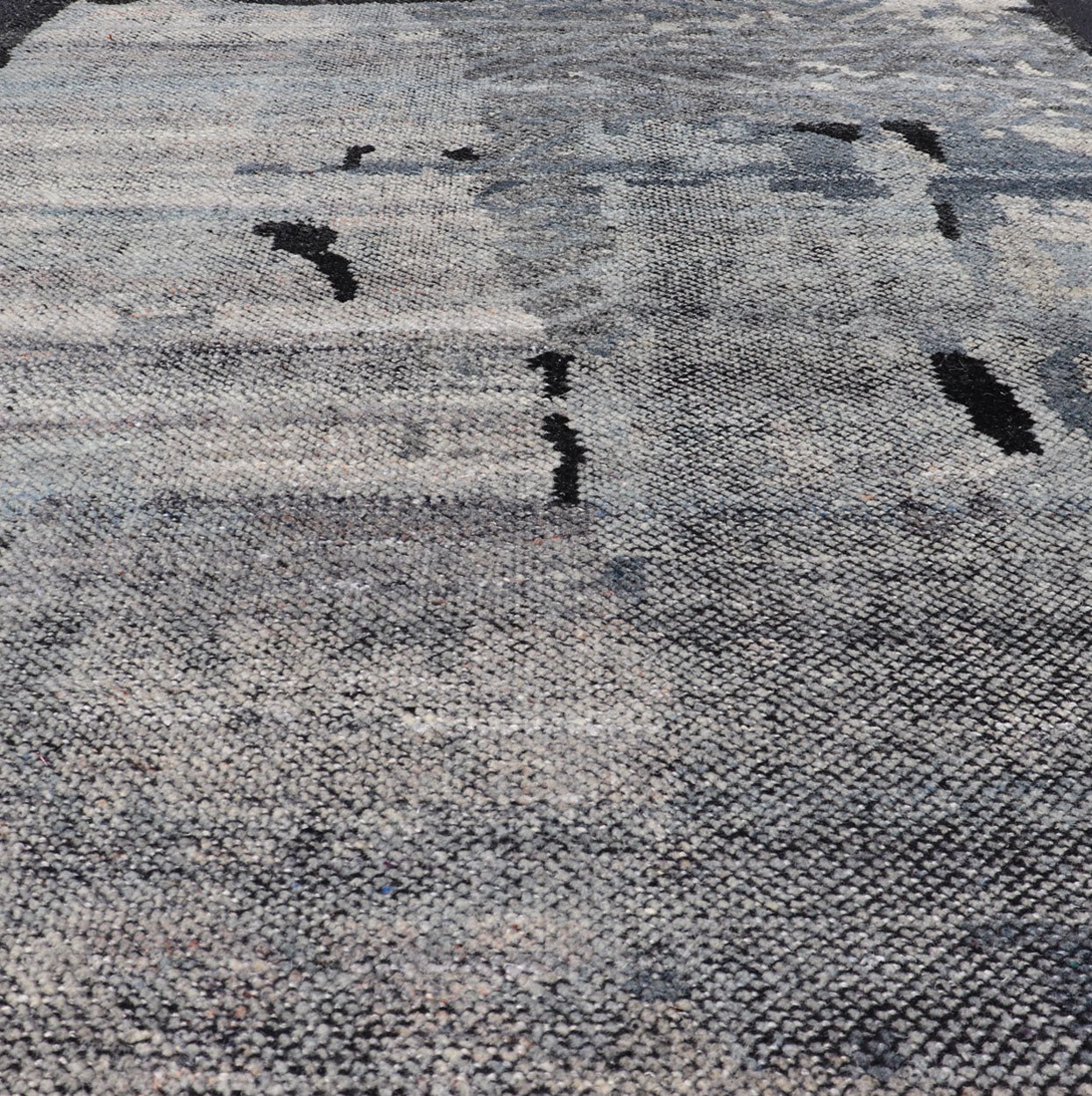 Indian Modern Abstract Area Rug With All - Over Modern Design Measures 4' x 6' This modern piece was crafted in India during the 2010's. This abstract modern design with these stylizations being found more and more often in modern interio... - Keivan Woven ArtsIN - ILM - 159 - MK - 5039 - 20904