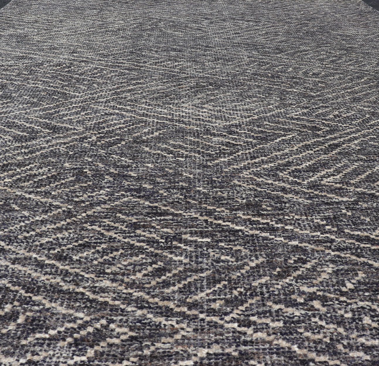 Indian Modern Casual Gray - Blue Area Rug With Minimal Crosshatch Design Measures 6 x 9 This modern Indian area rug features an abstract design loosely resembling a crosshatch design. The entire rug is rendered in a charcoal and light crea... - Keivan Woven ArtsIN - ILM - 168 - VT - 12116 - 20934Rug