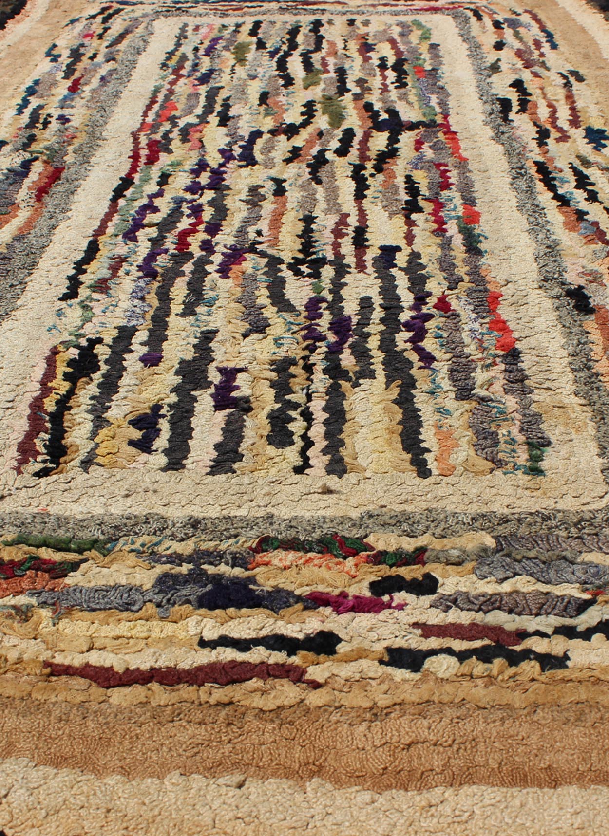 American Hooked Rug with Variegated Design in Black, Brown and Taupe Antique hooked rug with variegated design, Keivan Woven Arts , rug J10 - 1017, country of origin / type: United States / Hooked, circa 1920. This antique rug features a va... - Keivan Woven ArtsJ10 - 1017 - 2515Rug