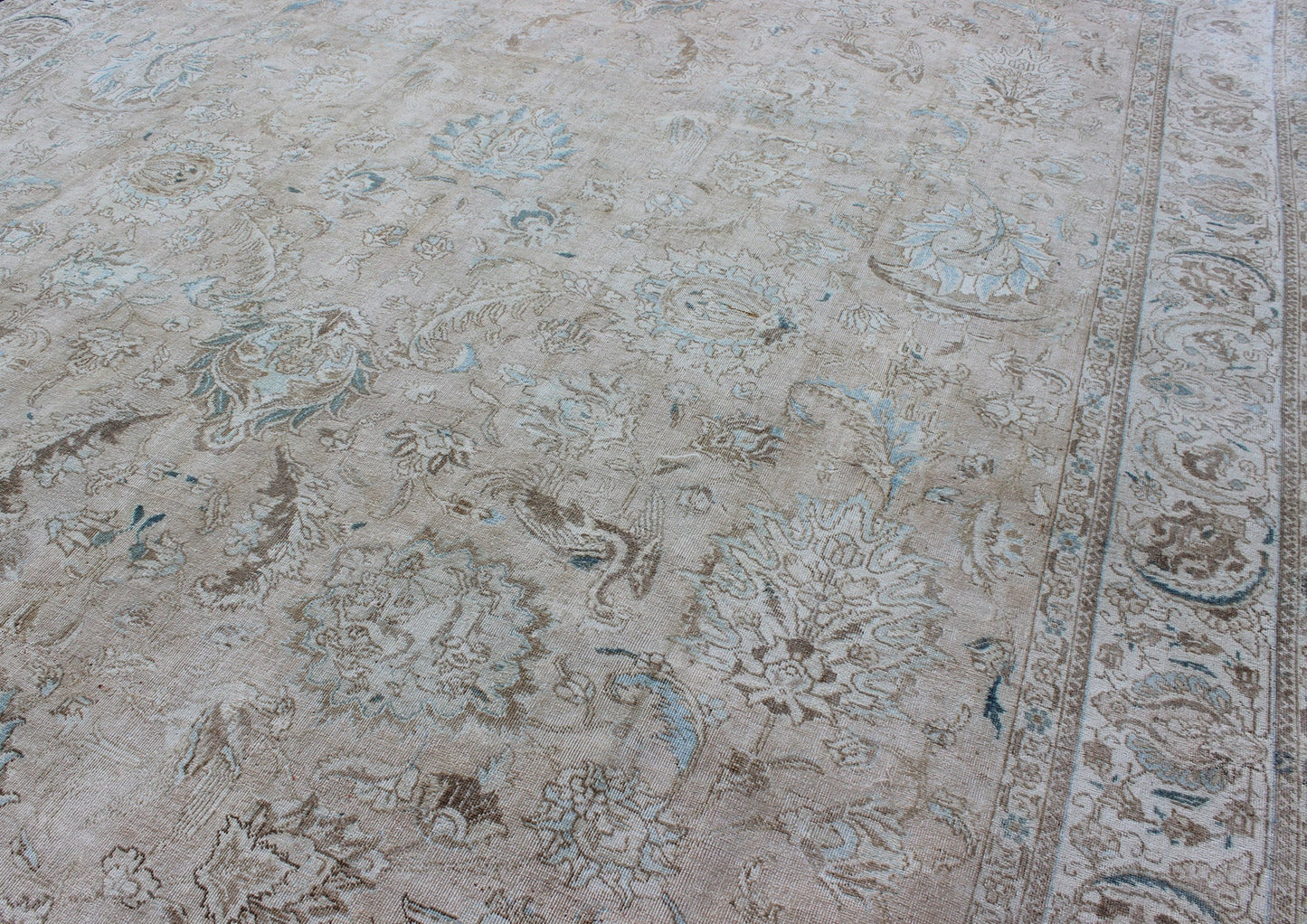 Muted Gray, Blue, and Ivory Vintage Persian Tabriz Rug with Floral Design kwa rugs Muted gray, blue, and ivory vintage Persian Tabriz rug with floral design, hd - tra, country of origin / type: Iran / Tabriz, circa 1950 This vintage Per... - Keivan Woven ArtsKB - HD - TRA - 2167Rug