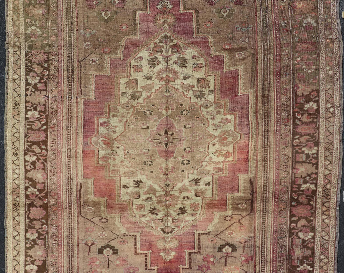 Turkish Oushak Vintage Rug in Brown, Camel and Light Purple Tones Vintage carpet from Turkey in light purple, light brown, camel ivory tones, rug KBE - 26, country of origin / type: Turkey / Oushak, circa 1940 This vintage Turkish Oushak ru... - Keivan Woven ArtsKBE - 26 - 4327Rug