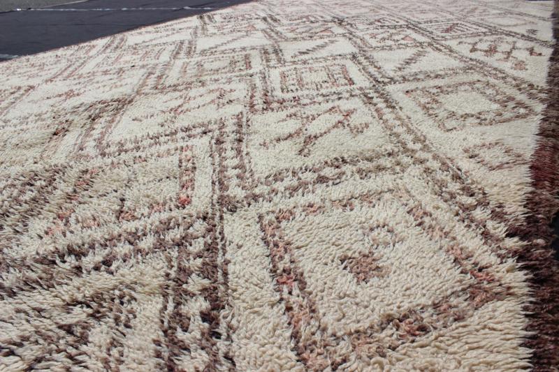 Large Moroccan Beni Ouarain Rug with Diamond Design in light Ivory, Gray & Pink Measures: 6'3 x 11'8. Woven in light Ivory hand - spun wool with muted salmon, gray and light charcoal symbols, this gorgeous Moroccan rug has a sophisticated loz... - Keivan Woven ArtsKBE - LCB - 136607 - 7317Rug