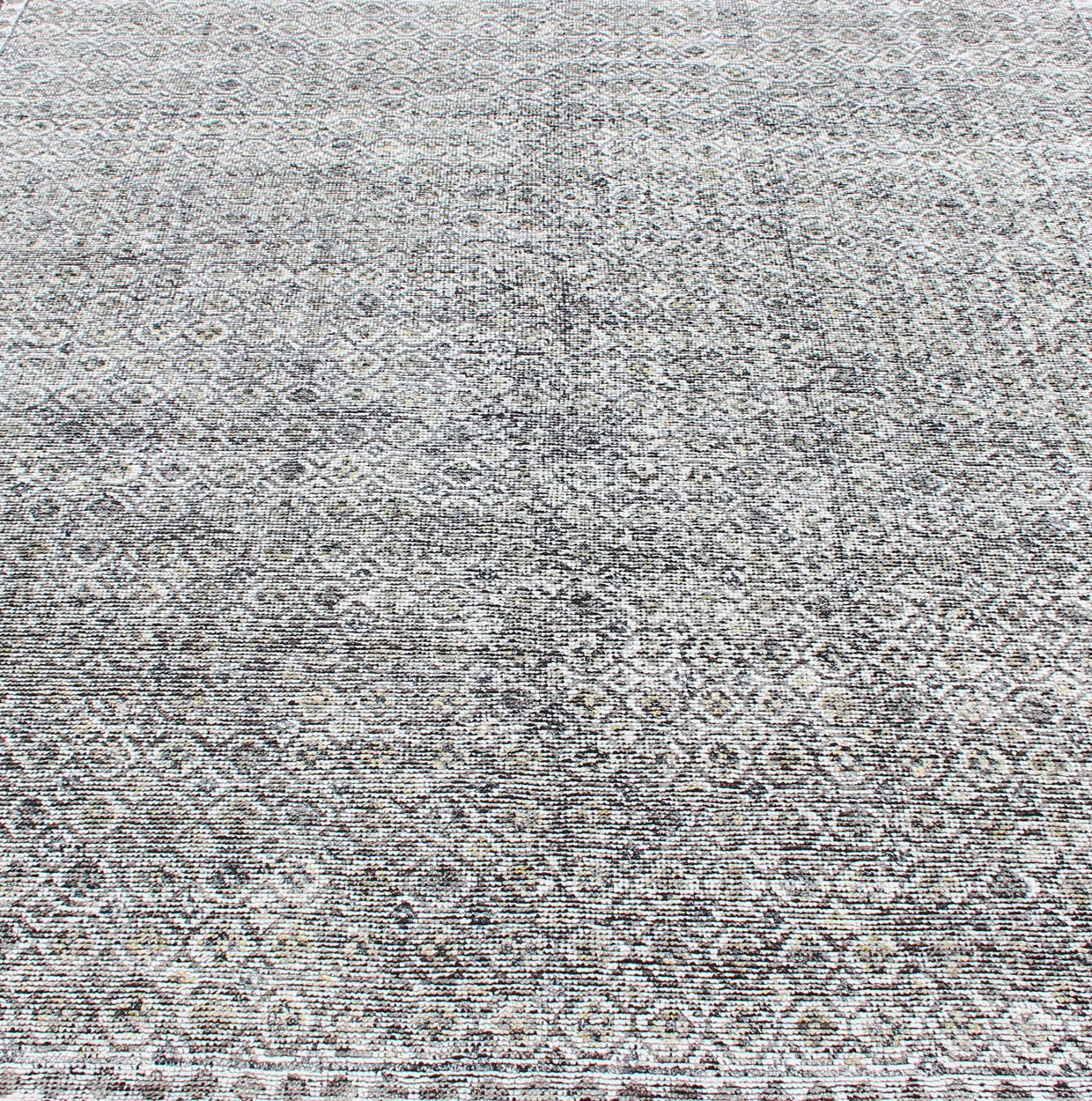 Creams, Ivory, Cream, and Charcoal Modern Distressed Rug. Shades of cream, light yellow, and charcoal modern Indian piled rug, rug KHN - 1022 - TR - 818, country of origin / type: India / Indian Modern Piled Rug. A unique blend of historical and m... - Keivan Woven ArtsKHN - 1022 - TR - 818 - 13518Rug