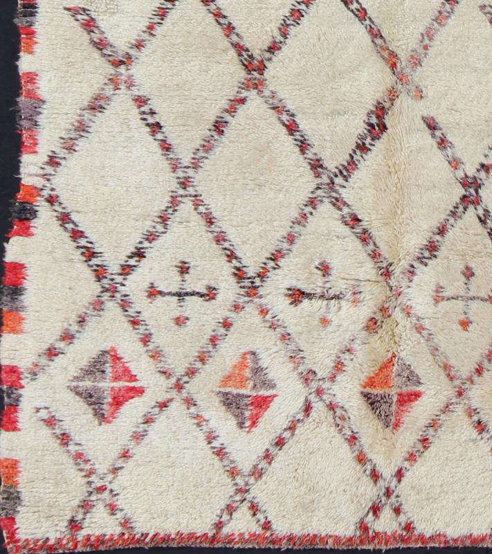 Vintage Moroccan Beni Ouarain Rug with Muted Diamond Design Measures: 6'5'' x 11'7''. Woven in light, creamy, hand - spun wool with muted red, gray and light charcoal symbols, this gorgeous Moroccan rug has a sophisticated lozenge - based grid de... - Keivan Woven ArtsLCB - 136606 - 7313Rug