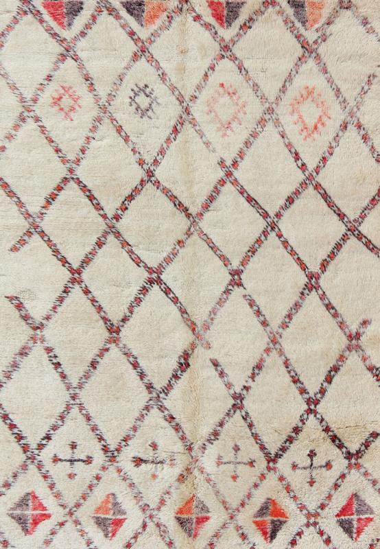Vintage Moroccan Beni Ouarain Rug with Muted Diamond Design Measures: 6'5'' x 11'7''. Woven in light, creamy, hand - spun wool with muted red, gray and light charcoal symbols, this gorgeous Moroccan rug has a sophisticated lozenge - based grid de... - Keivan Woven ArtsLCB - 136606 - 7313Rug