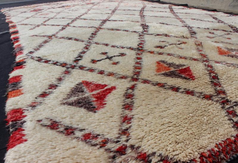 Vintage Moroccan Beni Ouarain Rug with Muted Diamond Design Measures: 6'5'' x 11'7''. Woven in light, creamy, hand - spun wool with muted red, gray and light charcoal symbols, this gorgeous Moroccan rug has a sophisticated lozenge - based grid de... - Keivan Woven ArtsLCB - 136606 - 7313Rug