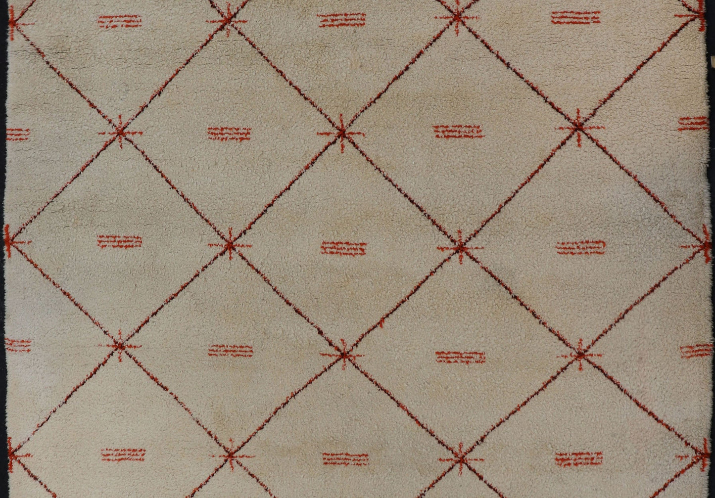 Ivory Background Vintage Large Moroccan Rug with Orange/Brown Diamond Pattern Keivan Woven Arts. Vintage Large Moroccan rug with Ivory background with orange, red, brown and black diamond pattern & Moroccan fringe, rug M14 - 1002, country of origin /... - Keivan Woven ArtsM14 - 1002 - 5961Rug