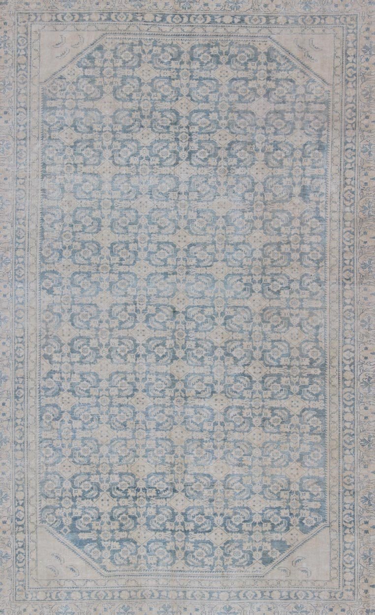 Antique Persian rug in neutral tones with geometric motifs, rug MEV - 1908 - 86, country of origin / type: Iran / Hamadan, circa 1910. This large Persian Hamadan carpet from 1910 is characterized by its all - over design of interconnected, neutral - ton... - Keivan Woven ArtsMEV - 1908 - 86 - 11613Rug