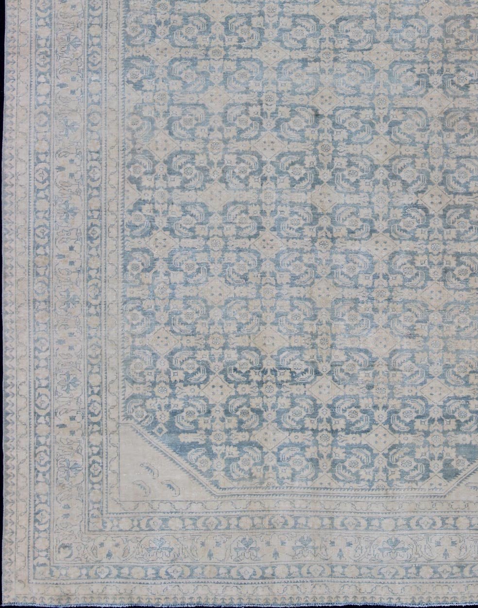 Antique Persian rug in neutral tones with geometric motifs, rug MEV - 1908 - 86, country of origin / type: Iran / Hamadan, circa 1910. This large Persian Hamadan carpet from 1910 is characterized by its all - over design of interconnected, neutral - ton... - Keivan Woven ArtsMEV - 1908 - 86 - 11613Rug