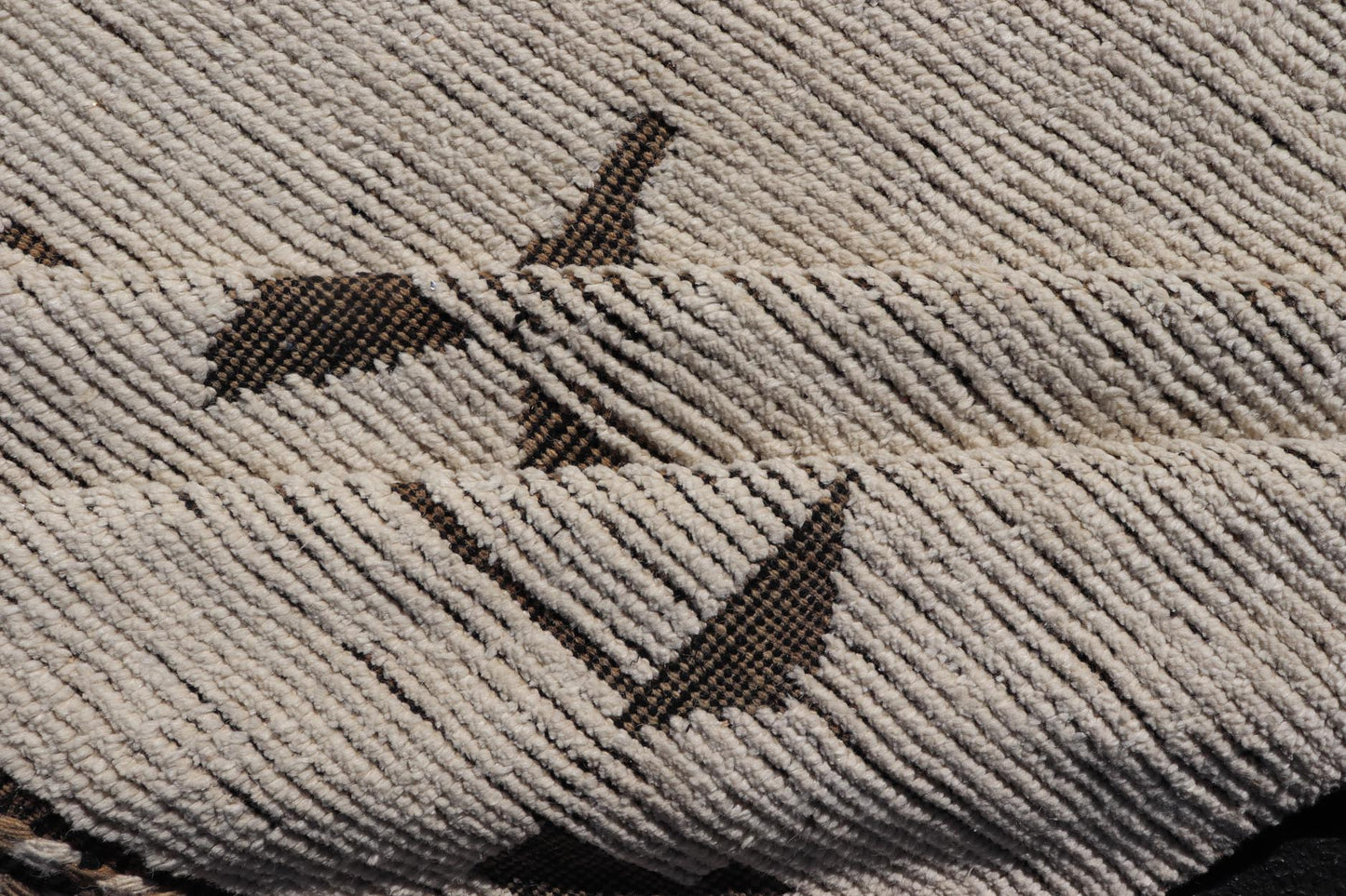 Fine Modern Rug in White & Light Taupe Tones with Abstract & Geometric Design. Country of Origin: Afghanistan Keivan Woven Arts; MSE - 12544 Type: Modern Casual Design: Abstract, Sub - Geometric, Modern 21st century Measures: 8'11 x 12'5 Fine Modern... - Keivan Woven ArtsMSE - 12544 - 25359Rug