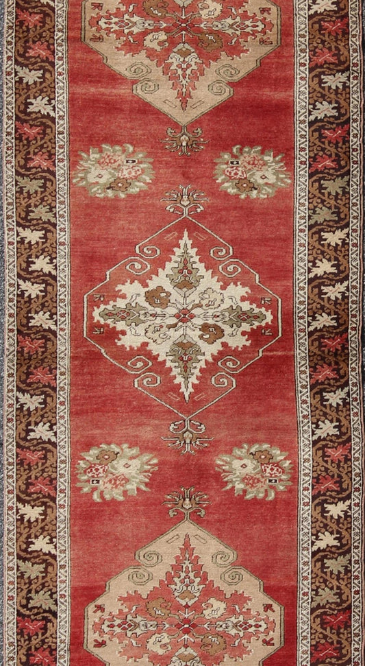 Keivan Woven Arts, NA - 63014,1930s Vintage Turkish Oushak Runner Mid - Century Turkish Oushak Gallery Runner with Elegant Red Medallions, rug na - 63014, country of origin / type: Turkey / Oushak, circa mid - 20th century This beautiful vintage Oushak ... - Keivan Woven ArtsNA - 63014 - 1420
