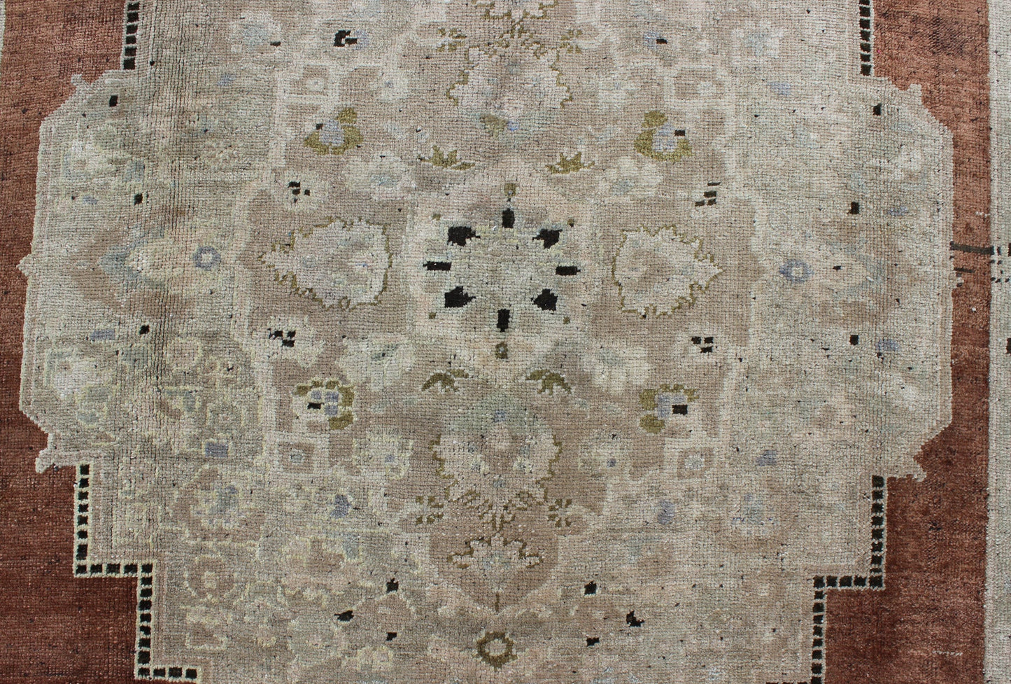 Vintage Turkish Oushak Rug with Geometric Central Medallion in Earth Tones Measures: 7' x 11'5 Country of Origin: Turkey; Type: Oushak; Design: Medallion, Tribal Medallion, Diamond Medallion; Keivan Woven Arts: rug NA - 63879;Vintage Tur... - Keivan Woven ArtsNA - 63879 - 1991Rug