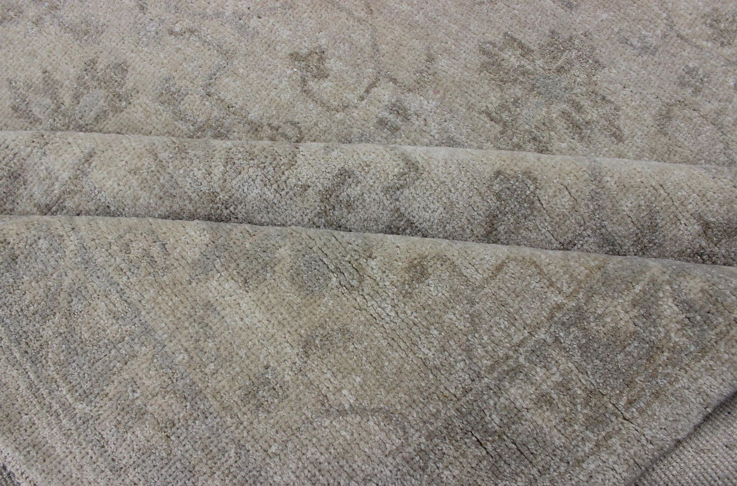 Large Transitional Rug With All - Over Design in tan, Gray, Silver, Light Taupe. Large rug transitionaldesign in gray, tan, taupe with all - over geometric design, rug OB - 102422320, country of origin / type: India/ Transitional Measures:13'... - Keivan Woven ArtsOB - 102422320 - 5D68002 - 12214