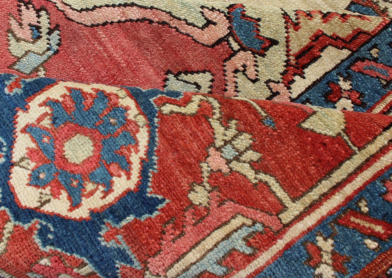 Antique Persian Serapi Rug with Ivory Background & Detailed Layered Medallion. Fabulous antique Persian Serapi rug with colorful and detailed layered medallion, Keivan Woven Arts / rug R20 - 0104, country of origin / type: Iran / Serapi, circa 1890 ... - Keivan Woven ArtsR20 - 0104 - 12863Rug