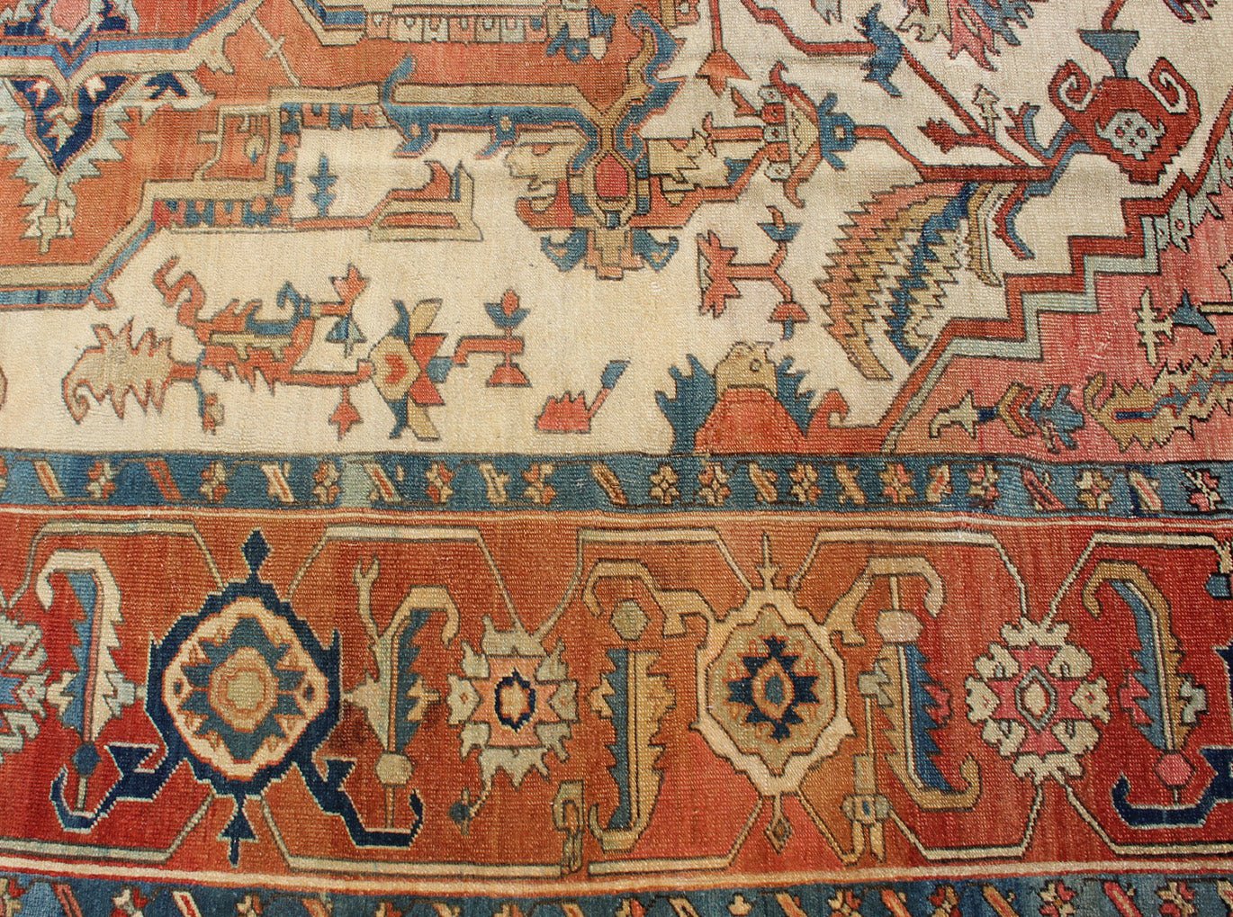 Antique Persian Serapi Rug with Ivory Background & Detailed Layered Medallion. Fabulous antique Persian Serapi rug with colorful and detailed layered medallion, Keivan Woven Arts / rug R20 - 0104, country of origin / type: Iran / Serapi, circa 1890 ... - Keivan Woven ArtsR20 - 0104 - 12863Rug