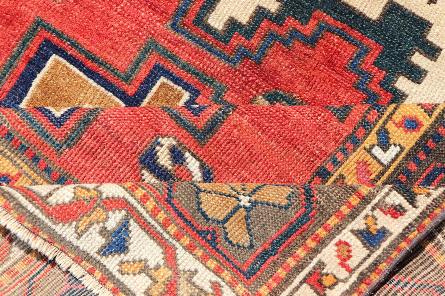 Antique Caucasian Kazak Rug with Sub - Geometric Star Medallions Design Keivan Woven Arts / rug R20 - 0809, country of origin / type: Caucasus / Kazak, circa Late - 19th Century. Antique Caucasian Kazak Rug with Sub - Geometric Medallions Design. Measures: ... - Keivan Woven ArtsR20 - 0809 - 13180