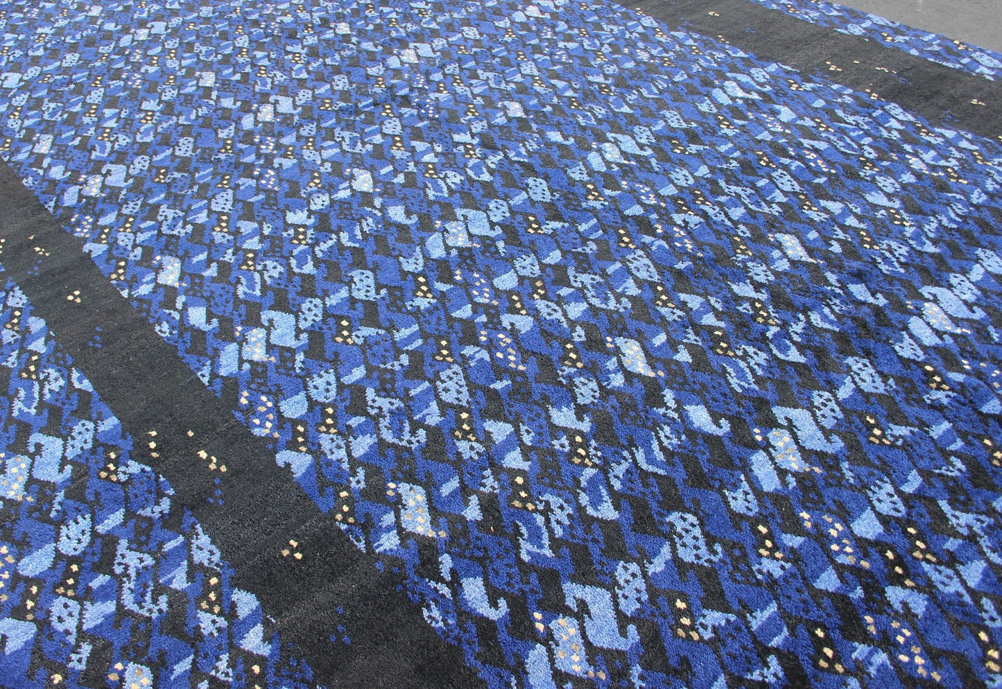 Measures: 10'2 x 13'9. Midnight blue and other shades of blue Contemporary Scandinavian design large rug with soft wool, feels great to the feet, This predominantly mid night blue rug has a pop of night light in the color yellow color. Large Modern ... - Keivan Woven ArtsRJK - 19417 - A2113A - 13116