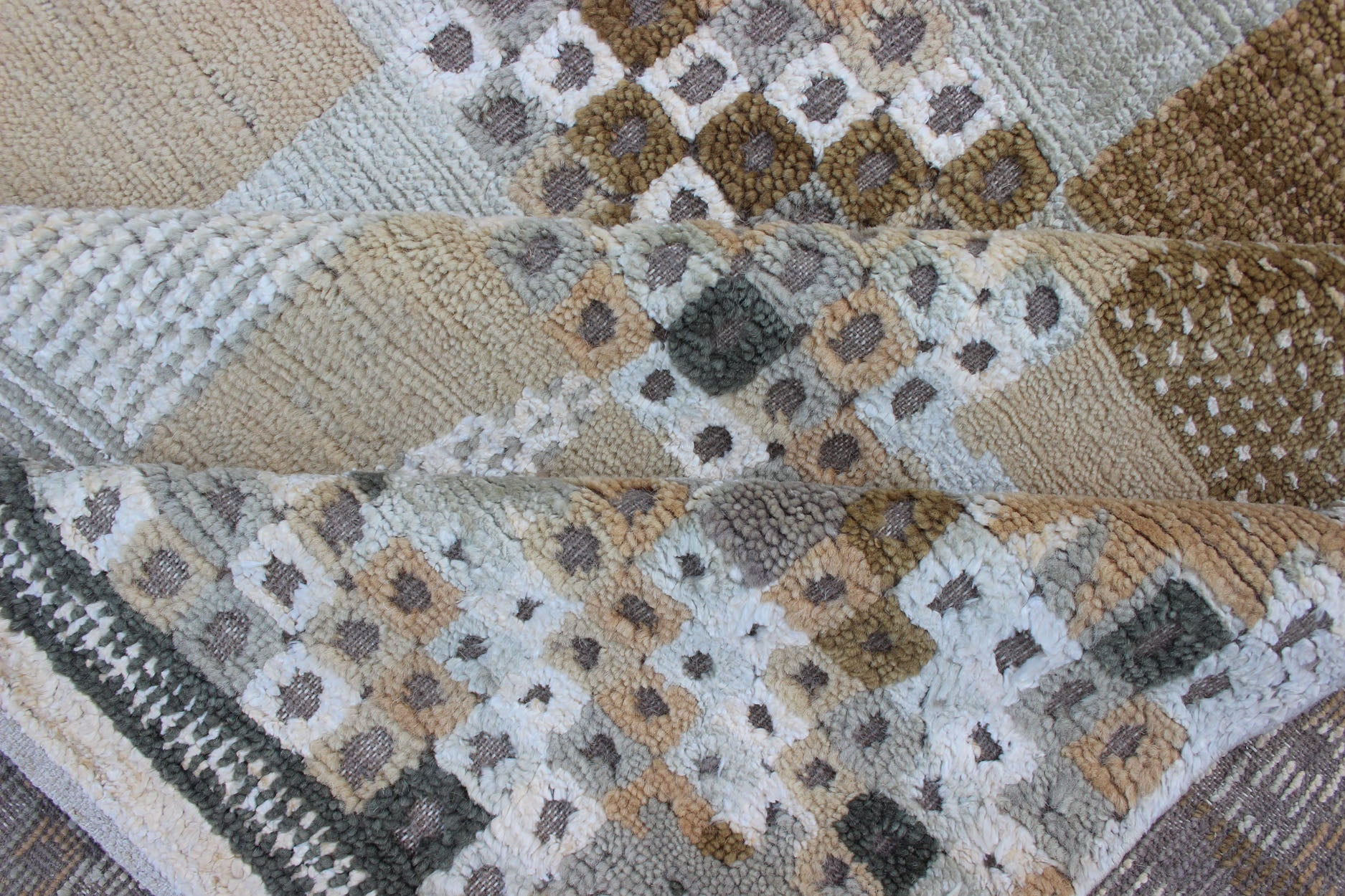Keivan Woven Arts Piled Modern Scandinavian/Swedish Design Rug In Neutral Tones. Keivan Woven Arts / rug RJK - 29646, country of origin / type: India / Scandinavian piled rug. Measures: 9'0 x 12'0 This Scandinavian Pile rug is inspired by the wor... - Keivan Woven ArtsRJK - 29646 - A2121A - 13926Rug