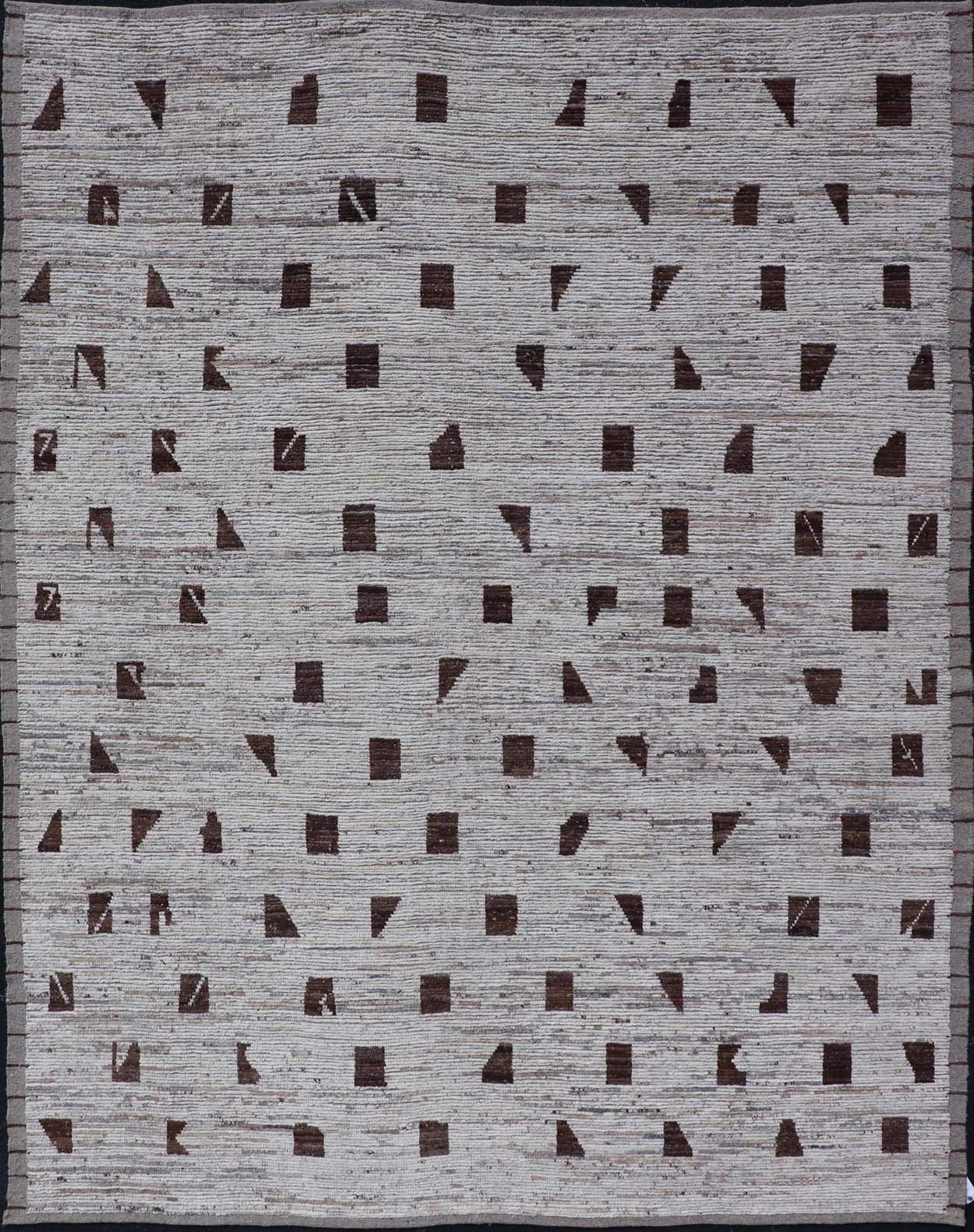 Distressed Modern Rug in Moroccan Style in All Over Checkerboard Distressed Modern Casual rug. Modern Casual Hand - Knotted Rug white / Off White wool with All - Over random Geometric shapes in brown colors. Keivan Woven Arts; rug SNK - 1150, country of orig... - Keivan Woven ArtsSNK - 1150 - 21633Rug