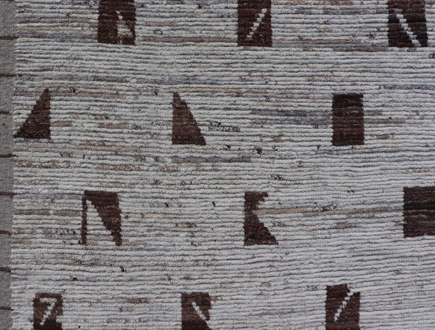 Distressed Modern Rug in Moroccan Style in All Over Checkerboard Distressed Modern Casual rug. Modern Casual Hand - Knotted Rug white / Off White wool with All - Over random Geometric shapes in brown colors. Keivan Woven Arts; rug SNK - 1150, country of orig... - Keivan Woven ArtsSNK - 1150 - 21633Rug