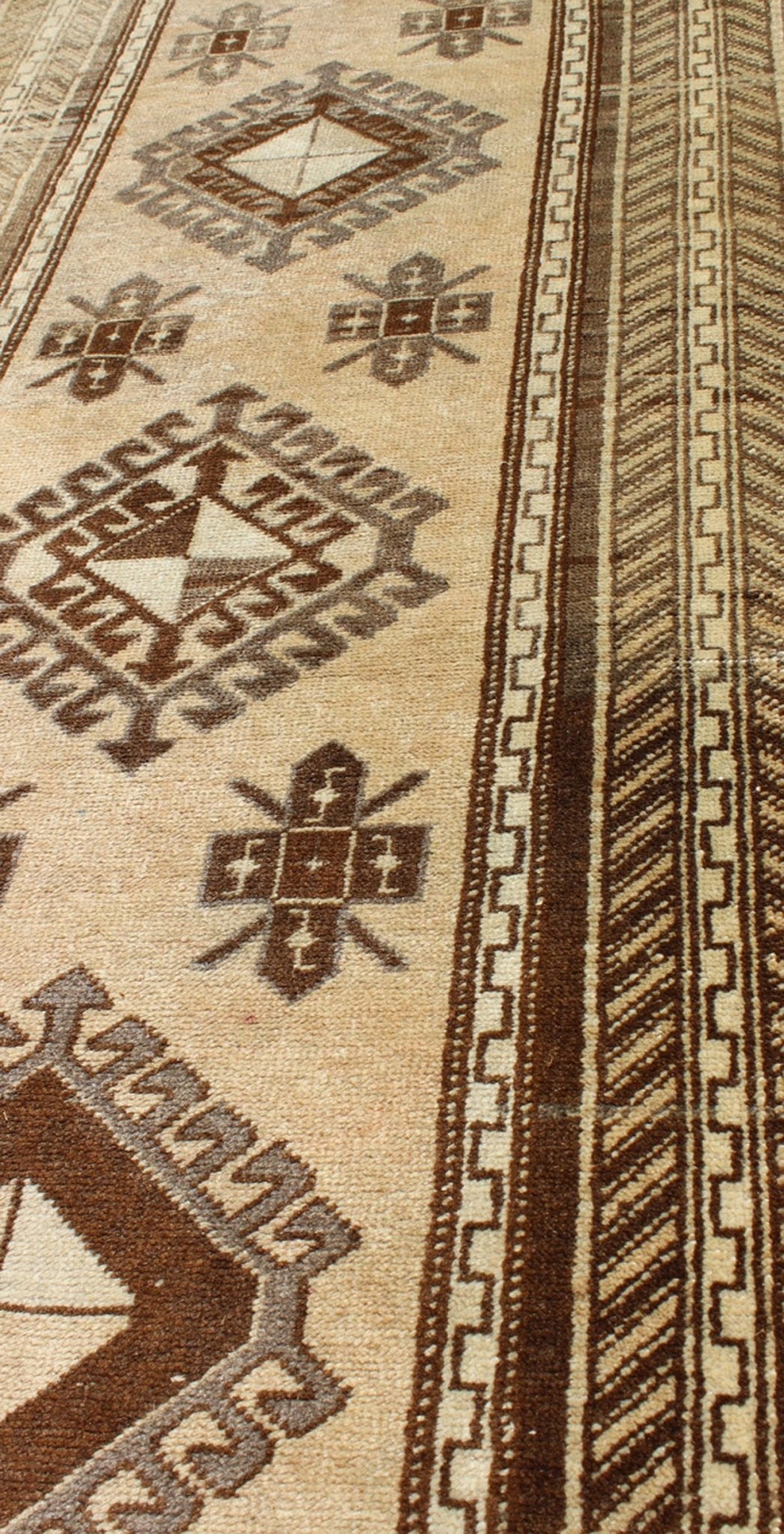 Earth - Toned Vintage Turkish Oushak Runner with Stacked Medallion Design. Light camel, brown, and taupe Oushak runner from Turkey with tribal geometric design, Keivan Woven Arts rug #TRA - 180401, country of origin / type: Turkey / Oushak, circa 1940. ... - Keivan Woven ArtsTRA - 180401 - 10217Rug