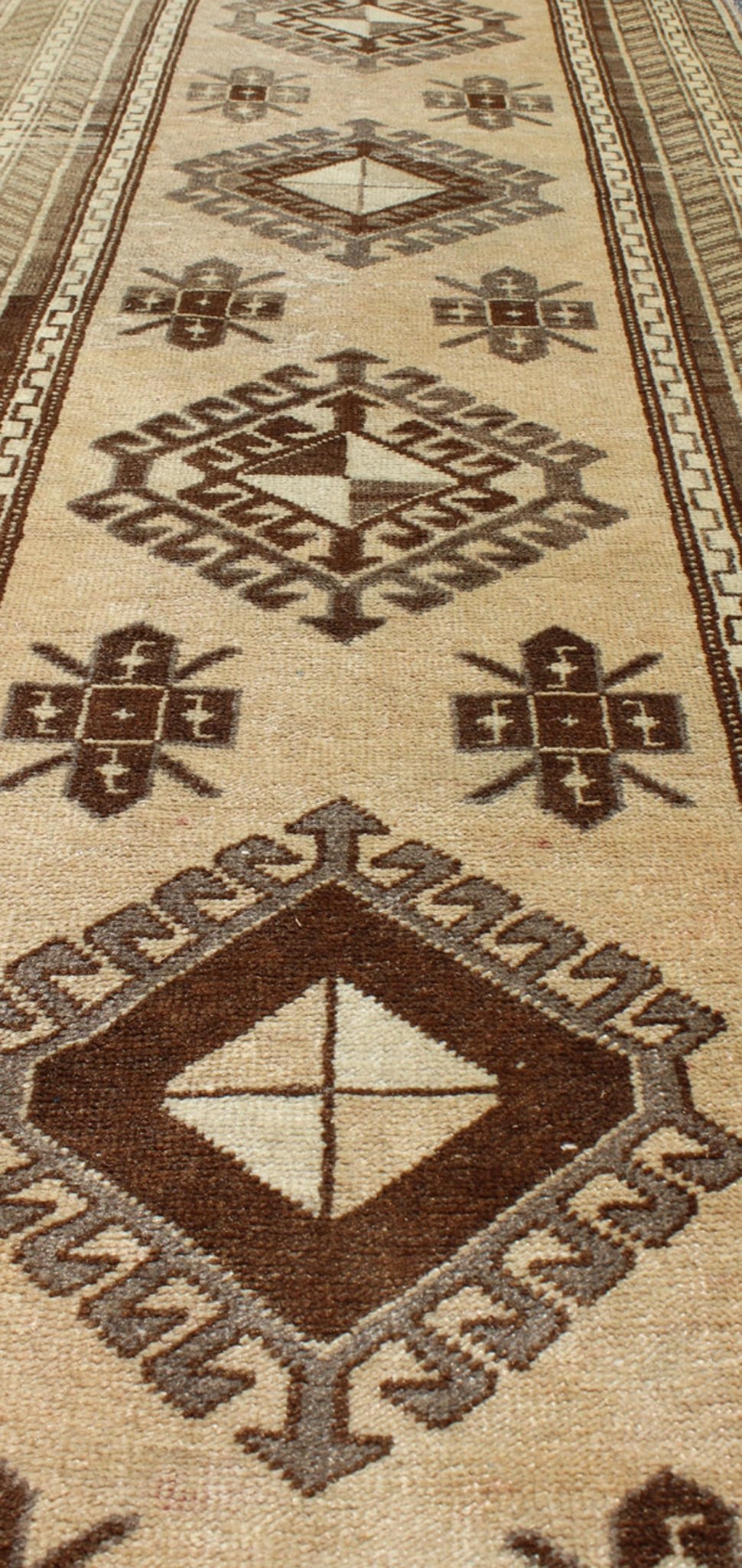 Earth - Toned Vintage Turkish Oushak Runner with Stacked Medallion Design. Light camel, brown, and taupe Oushak runner from Turkey with tribal geometric design, Keivan Woven Arts rug #TRA - 180401, country of origin / type: Turkey / Oushak, circa 1940. ... - Keivan Woven ArtsTRA - 180401 - 10217Rug
