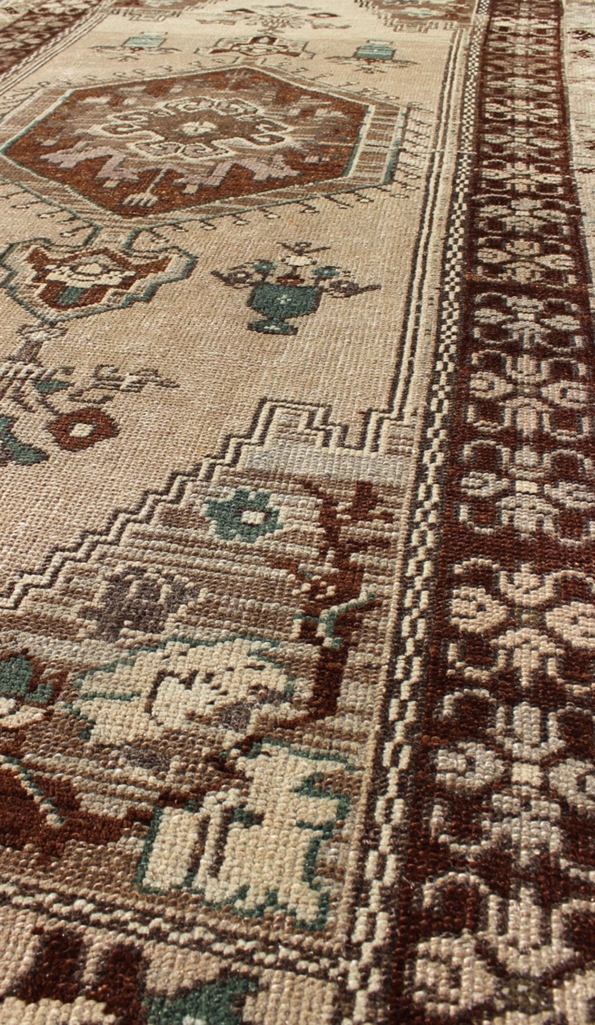 Turkish Oushak Vintage Rug with Central Medallion and Floral Motifs in Brown kwarugs Turkish Oushak vintage rug with central medallion and floral motifs in brown, rug alk - 3564, country of origin / type: Turkey / Oushak, circa mid - 20th century ... - Keivan Woven ArtsTU - ALK - 3564 - 6791Rug