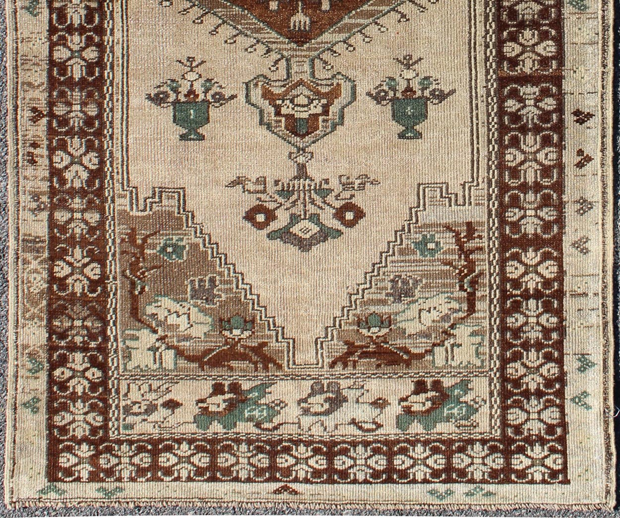 Turkish Oushak Vintage Rug with Central Medallion and Floral Motifs in Brown kwarugs Turkish Oushak vintage rug with central medallion and floral motifs in brown, rug alk - 3564, country of origin / type: Turkey / Oushak, circa mid - 20th century ... - Keivan Woven ArtsTU - ALK - 3564 - 6791Rug