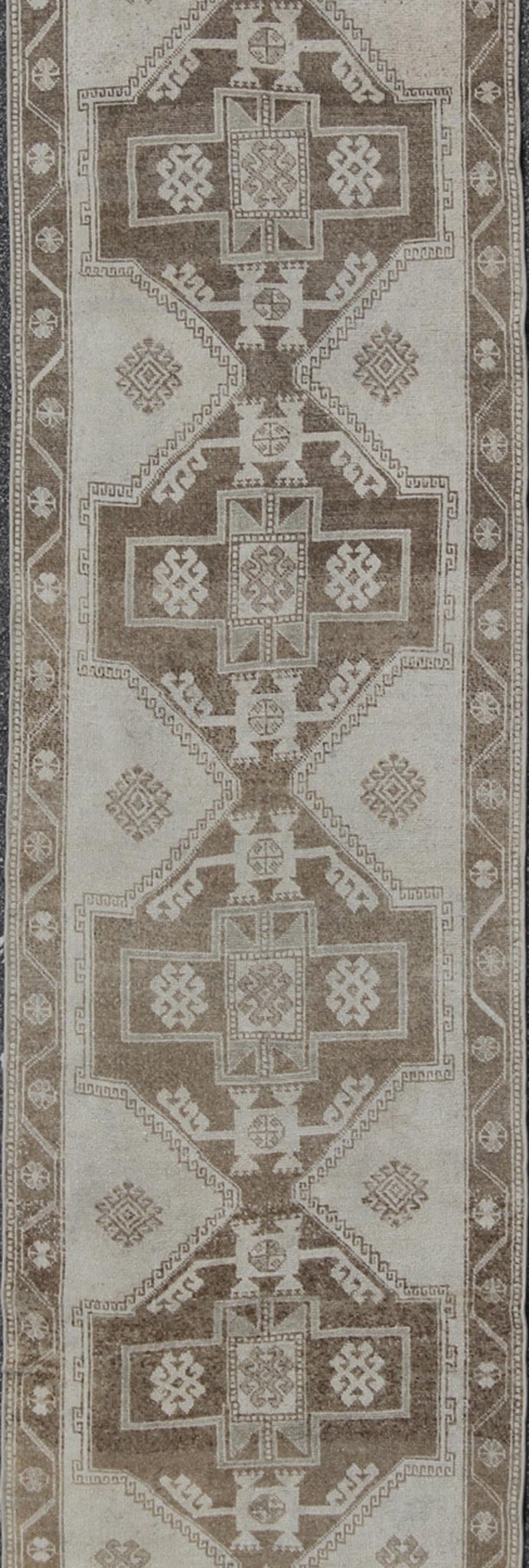 Turkish Hand Knotted Oushak Runner With Four Tribal Medallions in Cream and Brown's kwarugs Turkish Oushak runner with four tribal medallions in Cream and Brown's. Keivan Woven Arts / rug# alk - 3649, country of origin / type: Turkey / Oushak, cir... - Keivan Woven ArtsTU - ALK - 3649 - 8078Rug