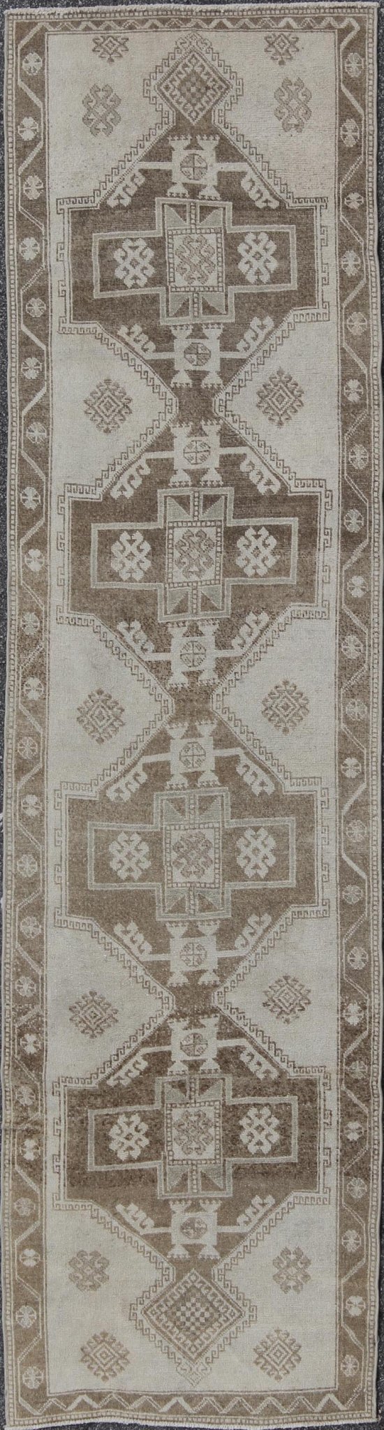 Turkish Hand Knotted Oushak Runner With Four Tribal Medallions in Cream and Brown's kwarugs Turkish Oushak runner with four tribal medallions in Cream and Brown's. Keivan Woven Arts / rug# alk - 3649, country of origin / type: Turkey / Oushak, cir... - Keivan Woven ArtsTU - ALK - 3649 - 8078Rug
