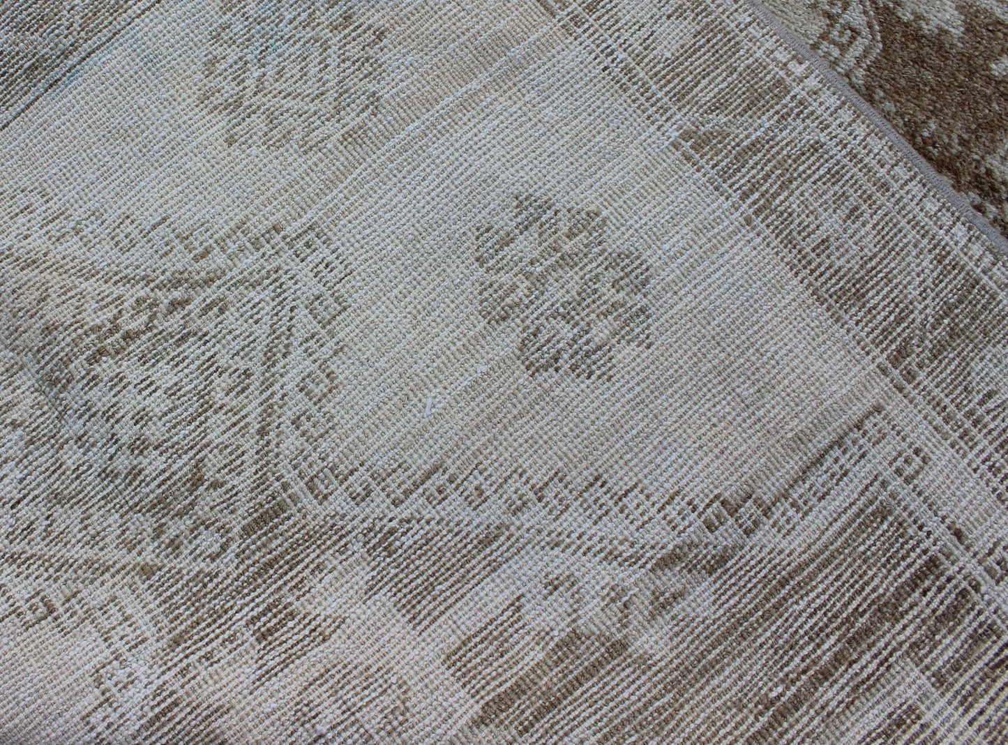 Turkish Hand Knotted Oushak Runner With Four Tribal Medallions in Cream and Brown's kwarugs Turkish Oushak runner with four tribal medallions in Cream and Brown's. Keivan Woven Arts / rug# alk - 3649, country of origin / type: Turkey / Oushak, cir... - Keivan Woven ArtsTU - ALK - 3649 - 8078Rug