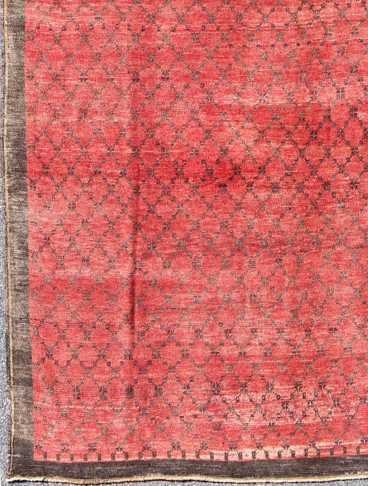 Turkish Konya Rug with Red and Brown This stunning vintage Turkish Konya displays a rich red color and an all - over design of floral - laced vines rendered in a diamond - shaped diagonal pattern. Measures: 5'9 x 10'8 - Keivan Woven ArtsTU - CUM - 131 - 2003Rug