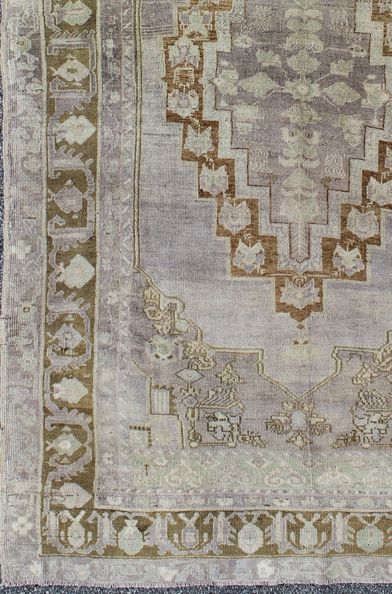 Layered Medallion Oushak Vintage Rug from Turkey with Floral Motifs kwarugs Layered medallion Oushak vintage rug from Turkey with floral motifs, rug tu - dur - 136600, country of origin / type: Turkey / Oushak, circa 1940 This beautiful vinta... - Keivan Woven ArtsTU - DUR - 136600 - 9148Rug