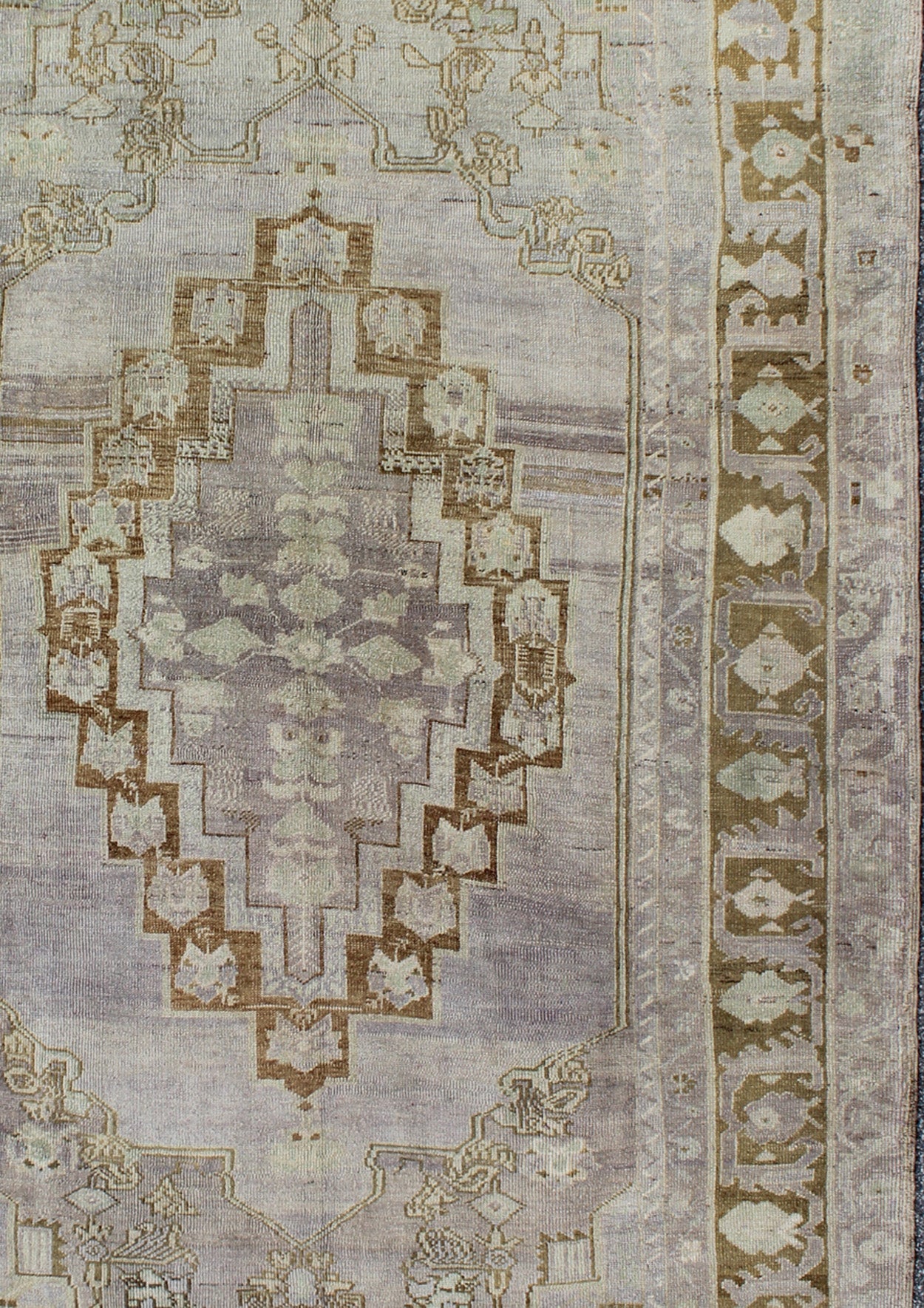 Layered Medallion Oushak Vintage Rug from Turkey with Floral Motifs kwarugs Layered medallion Oushak vintage rug from Turkey with floral motifs, rug tu - dur - 136600, country of origin / type: Turkey / Oushak, circa 1940 This beautiful vinta... - Keivan Woven ArtsTU - DUR - 136600 - 9148Rug