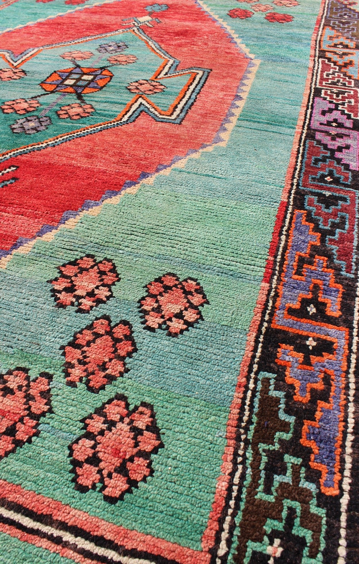 Brightly Colored Rug Oushak Turkish Vintage with Medallion and Geometric Flowers, rug tu - dur - 136644, country of origin / type: Turkey / Oushak, circa 1940 This beautiful vintage rug from mid - 20th century Turkey features an intricate design, whic... - Keivan Woven ArtsTU - DUR - 136644 - 9152Rug