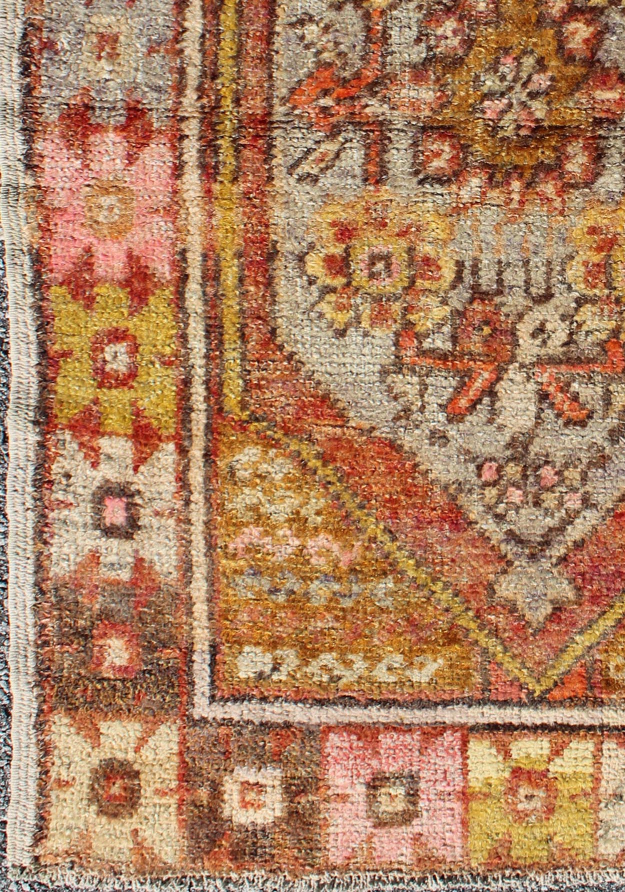 Colorful vintage Turkish Small Oushak with floral medallion and border, Keivan Woven Arts, rug #DUR - 3457, country of origin / type: Turkey / Oushak, circa mid - 20th century Measures: 2.8 x 4.1 This small vintage Turkish Oushak carpet (circ... - Keivan Woven ArtsTU - DUR - 3457 - 6157Rug