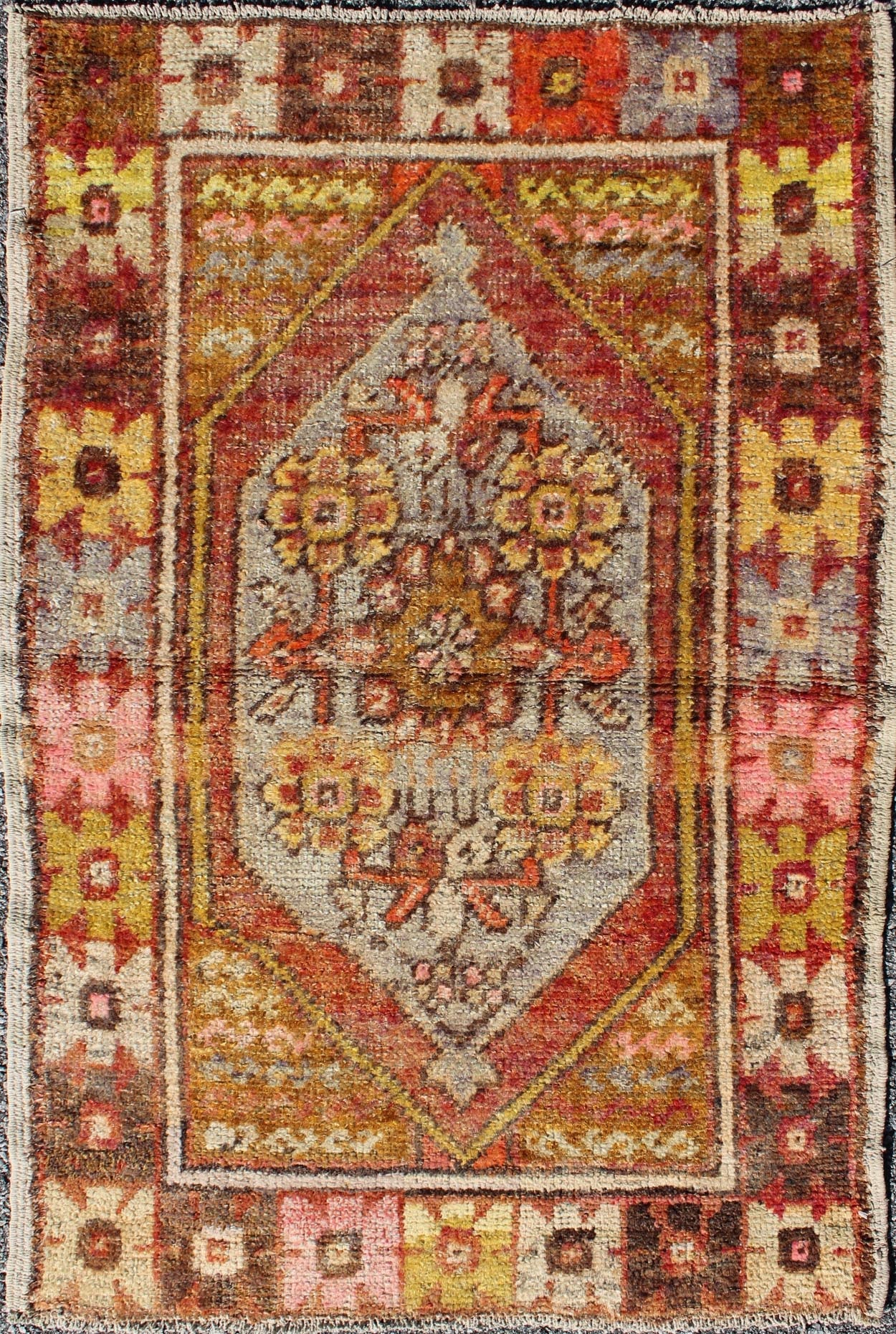 Colorful vintage Turkish Small Oushak with floral medallion and border, Keivan Woven Arts, rug #DUR - 3457, country of origin / type: Turkey / Oushak, circa mid - 20th century Measures: 2.8 x 4.1 This small vintage Turkish Oushak carpet (circ... - Keivan Woven ArtsTU - DUR - 3457 - 6157Rug