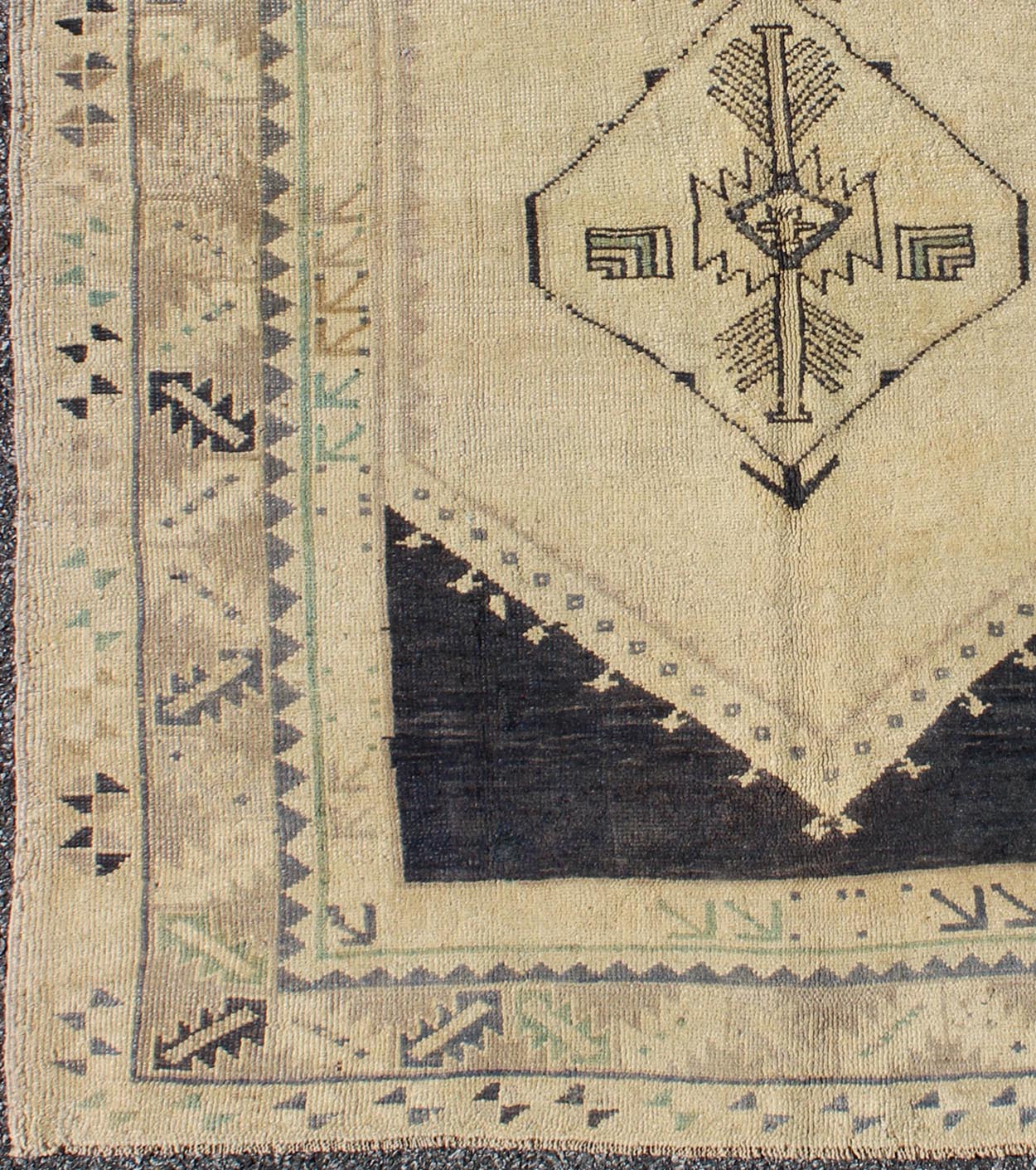 Vintage Turkish Oushak Rug with Central Medallion in Cream and Blue This beautiful rug from mid - 20th century is on a cream ground and home to the center medallion. Three ornate borders with arrows and variegated leaf patterns coordinate wit... - Keivan Woven ArtsTU - DUR - 3691 - 7899Rug