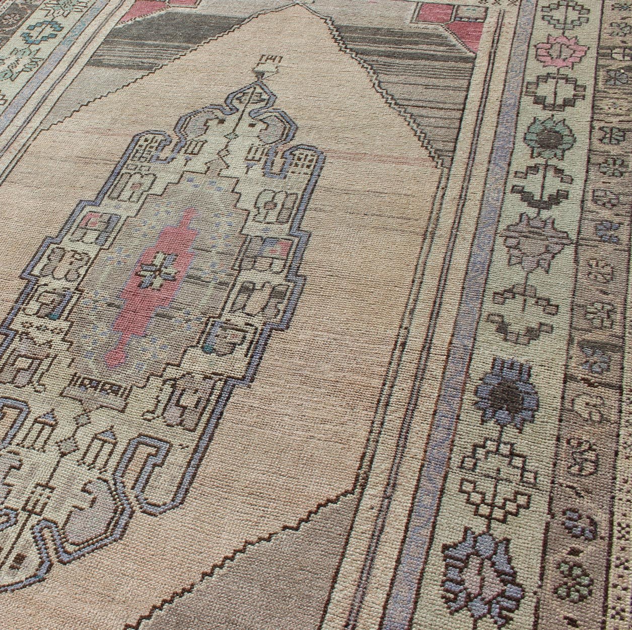 Muted Turkish Oushak with Stretched Medallion Design Medallion Design Oushak Rug from Turkey, rug TU - DUR - 4815, country of origin / type: Turkey / Oushak, circa 1940 This vintage Turkish Oushak rug features a stretched medallion design in ... - Keivan Woven ArtsTU - DUR - 4815 - 10756Rug