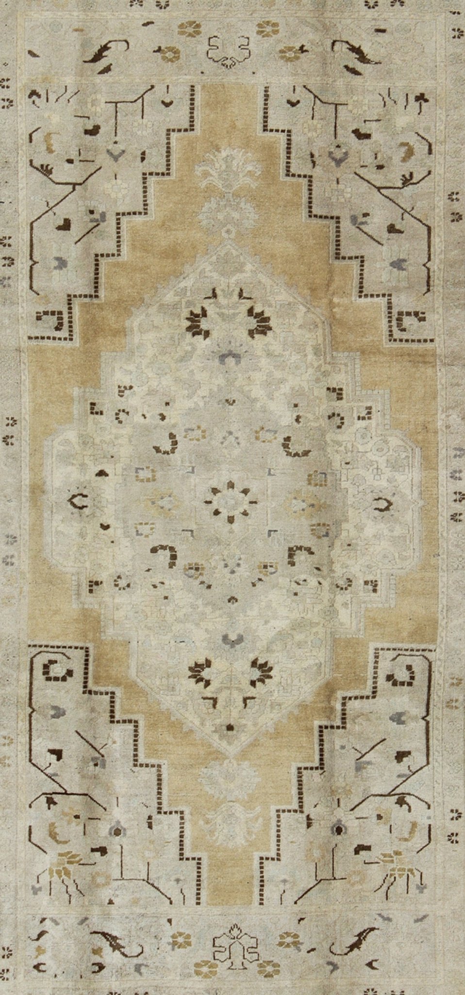 Turkish Oushak Rug in Pale Yellow, Taupe and Brown Border. Keivan Woven Arts, rug/ TU - MTE - 95185. Mid 20 - th century , Turkey. This softly muted Oushak carpet rests beautifully upon a field of elegant golden taupe. A large medallion takes center ... - Keivan Woven ArtsTU - MTE - 95185 - 4976Rug