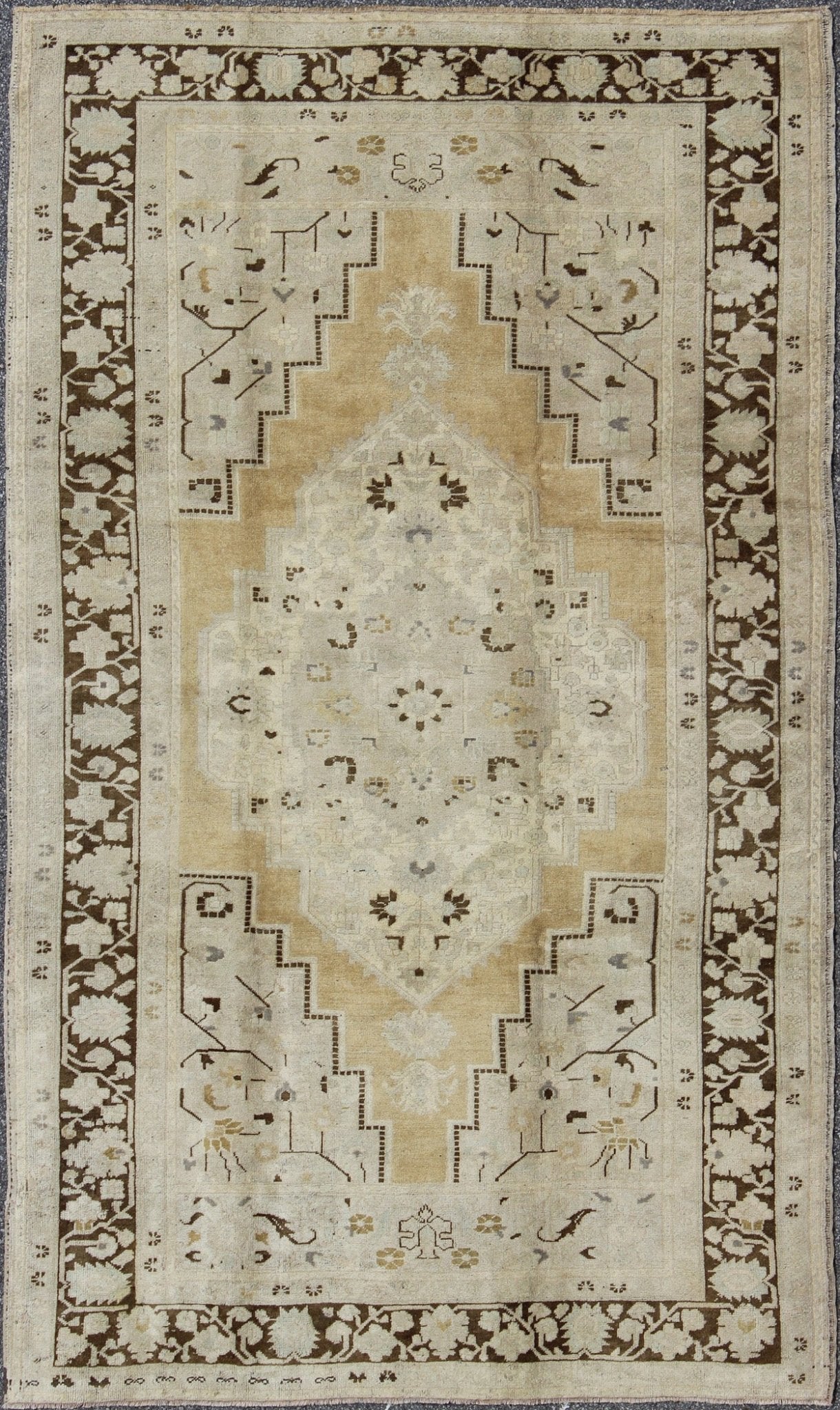 Turkish Oushak Rug in Pale Yellow, Taupe and Brown Border. Keivan Woven Arts, rug/ TU - MTE - 95185. Mid 20 - th century , Turkey. This softly muted Oushak carpet rests beautifully upon a field of elegant golden taupe. A large medallion takes center ... - Keivan Woven ArtsTU - MTE - 95185 - 4976Rug