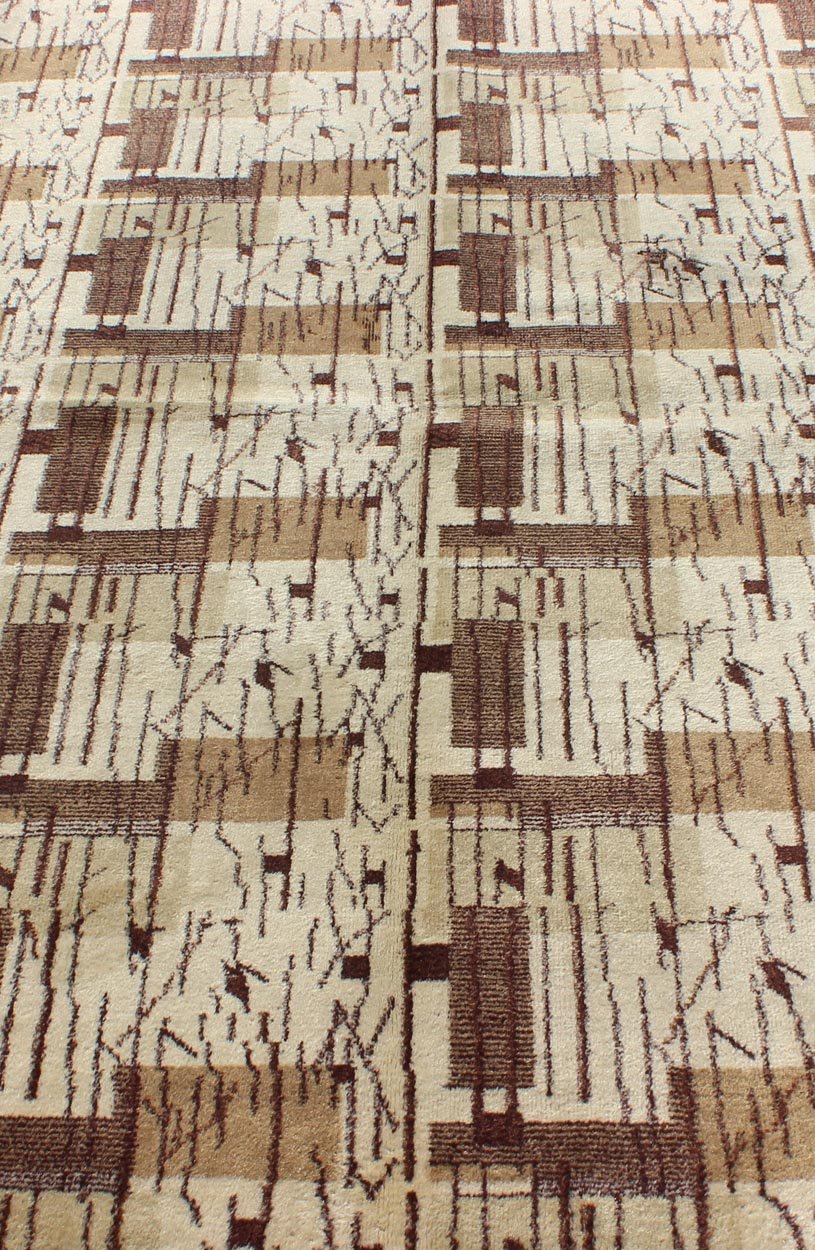 Mid - Century Modern rug with jagged stripes and blocks design in shades of brown. Keivan Woven Arts / rug TU - MTU - 136550, country of origin / type: Turkey / Oushak, circa mid - 20th century. This rug captures the spirit of the Mid - Century Modern mov... - Keivan Woven ArtsTU - MTU - 136550 - 4988Rug