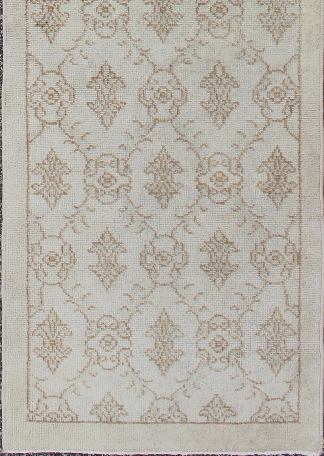 Vintage Turkish Oushak Runner with Light Brown All - Over Latticework Design This vintage Turkish Oushak runner (circa mid - 20th century) features an all - over latticework design with arrowhead figures throughout. The rug's qualities are enhanced by... - Keivan Woven ArtsTU - MTU - 3320 - 5782Rug