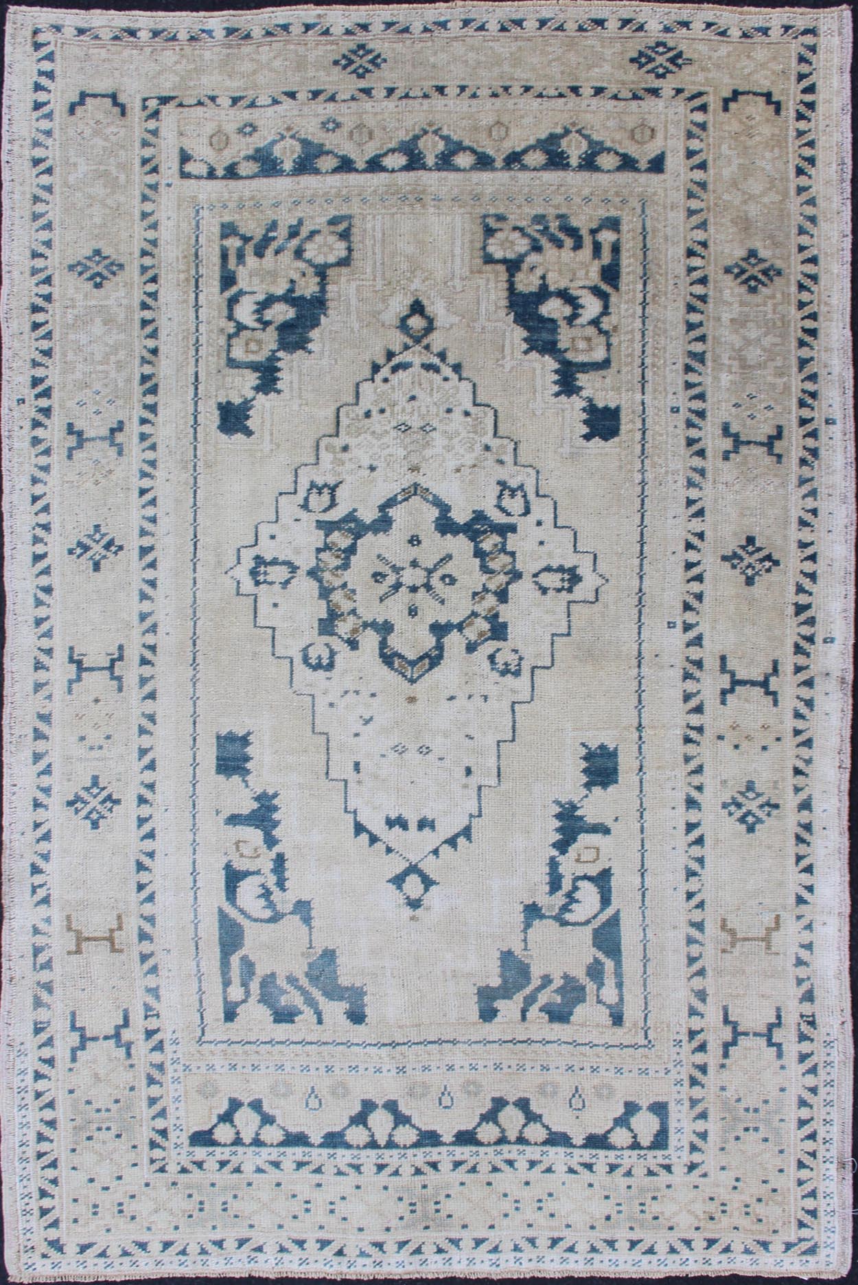 Vintage Hand Knotted Turkish Oushak Rug With Central Medallion in Blue and Cream Faded vintage Turkish Oushak rug with Central Medallion in cream and blue, rug TU - MTU - 4901, Keivan Woven Arts country of origin / type: Turkey / Oushak, circa 1940 ... - Keivan Woven ArtsTU - MTU - 4901 - 11847Rug